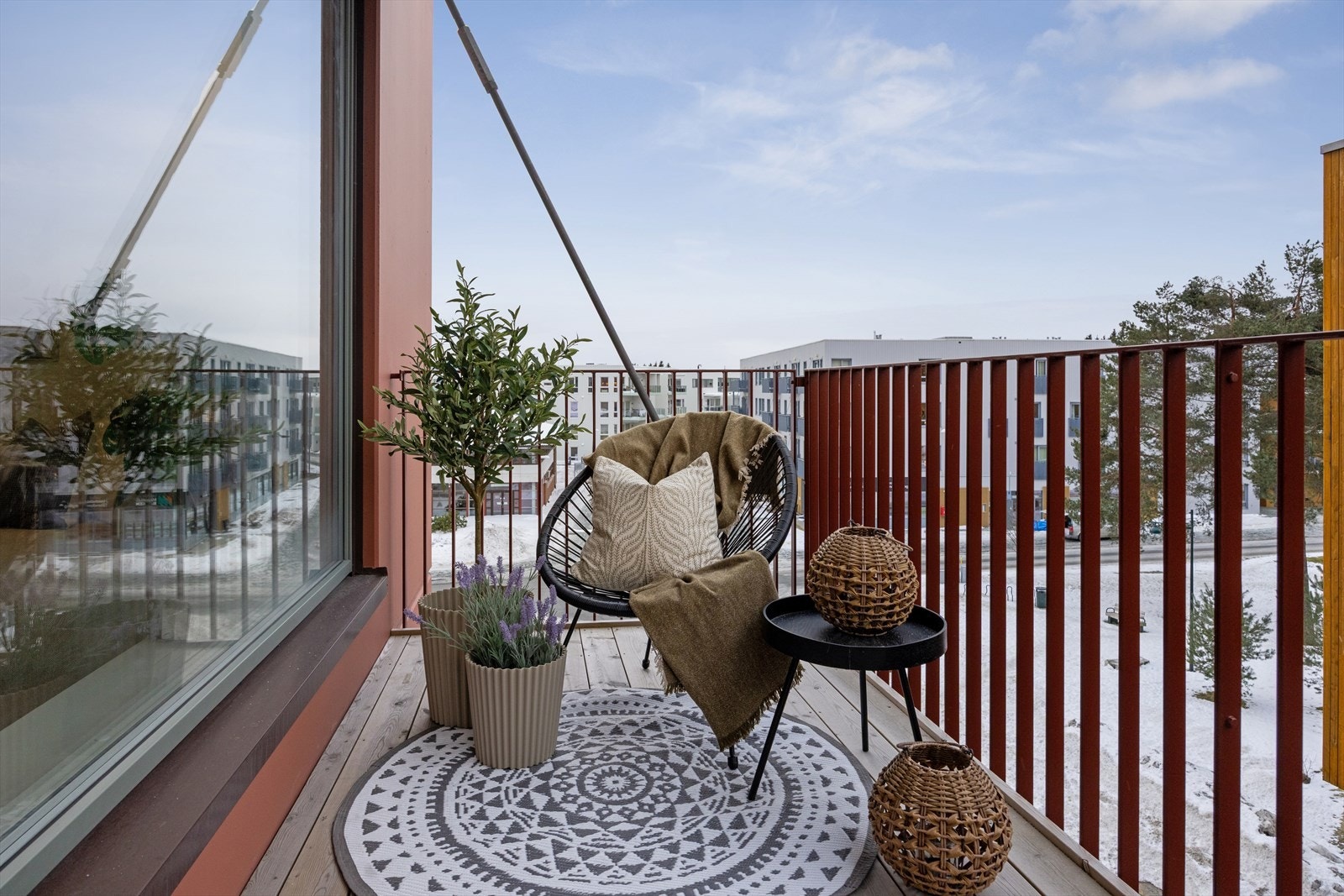 Balkong på 6 m² til stor glede på gode og varme sommerdager. Galleribilde