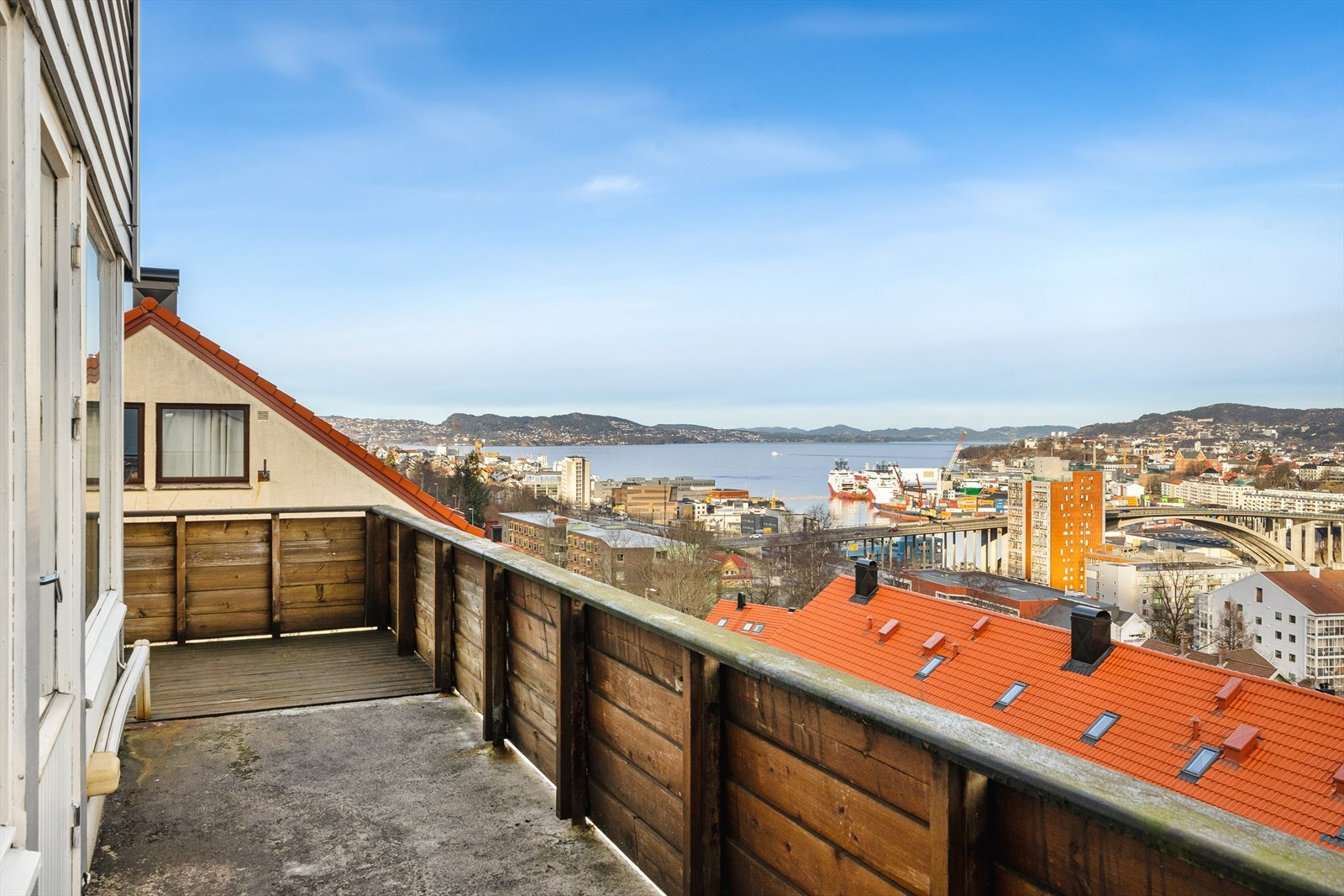 Fra stuen er det tilkomst til altan på 15 kvm. Galleribilde