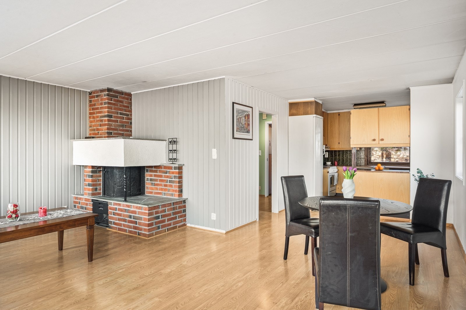 Boligen har en åpen stue- og kjøkkenløsning på 36,9 kvm. Galleribilde