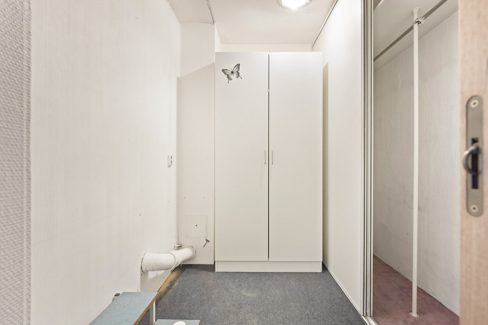 En intern bod på nesten 5 m² gir rikelig med lagringsplass. Galleribilde