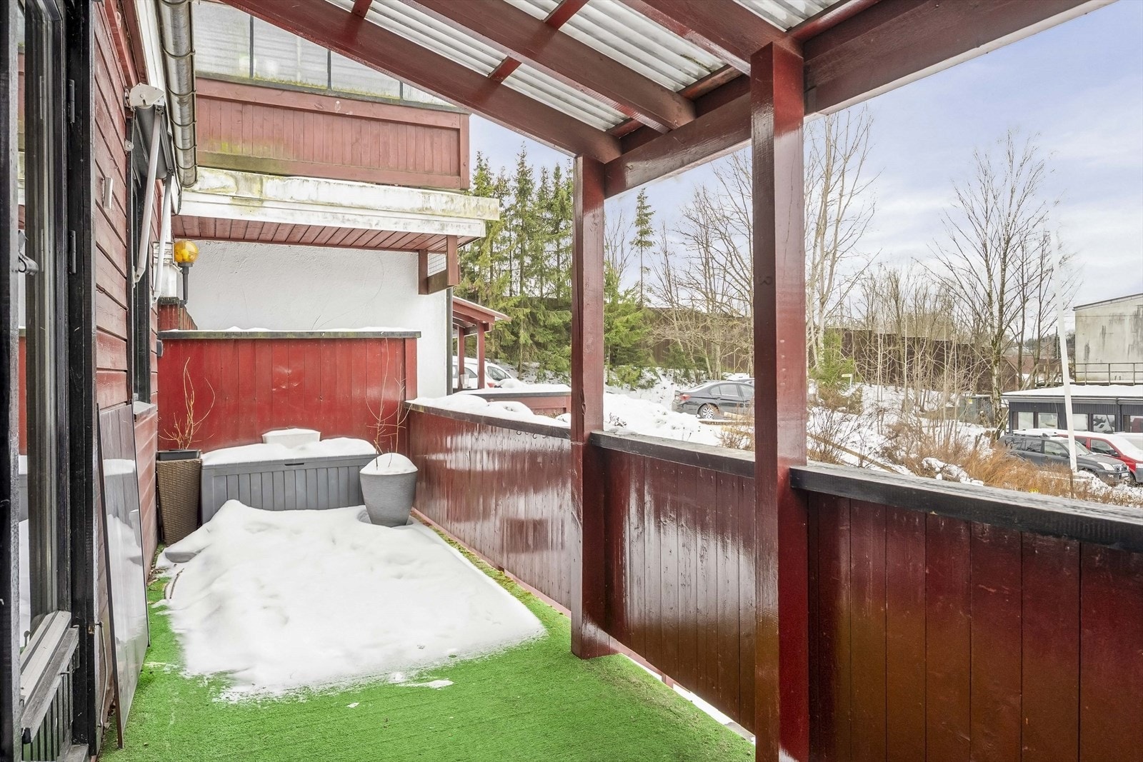 Fra stuen er det utgang til en stor, vestvendt balkong på nesten 12 m². Galleribilde