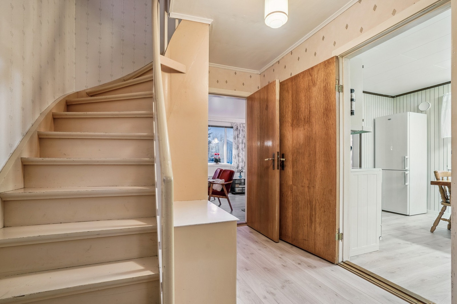 Gang som viser trapp opp til loftet. Galleribilde