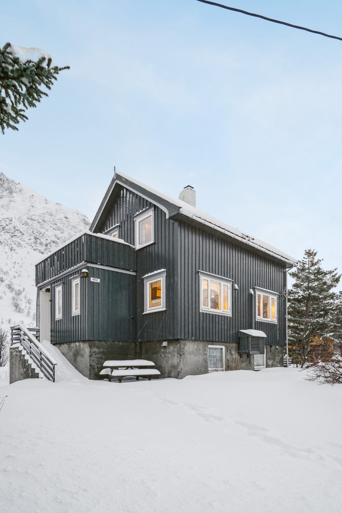 Boligen er opprinnelig fra 1956 og har behov for oppussing. Galleribilde