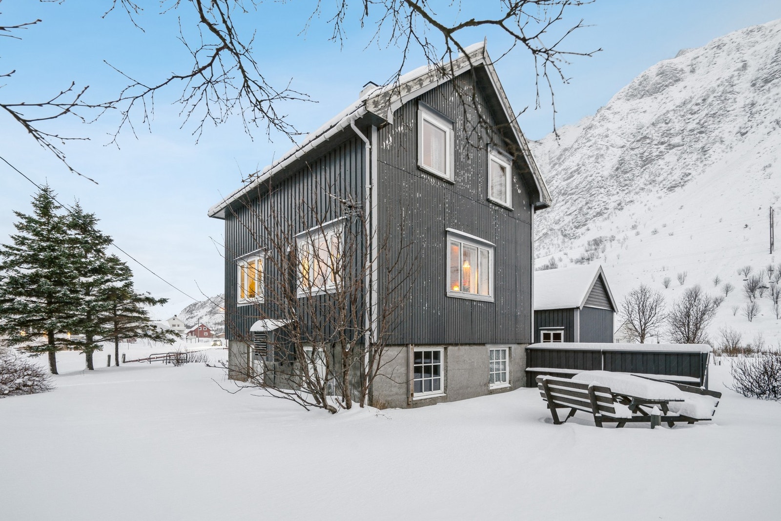 Selve tomten er på ca. 755kvm. Galleribilde