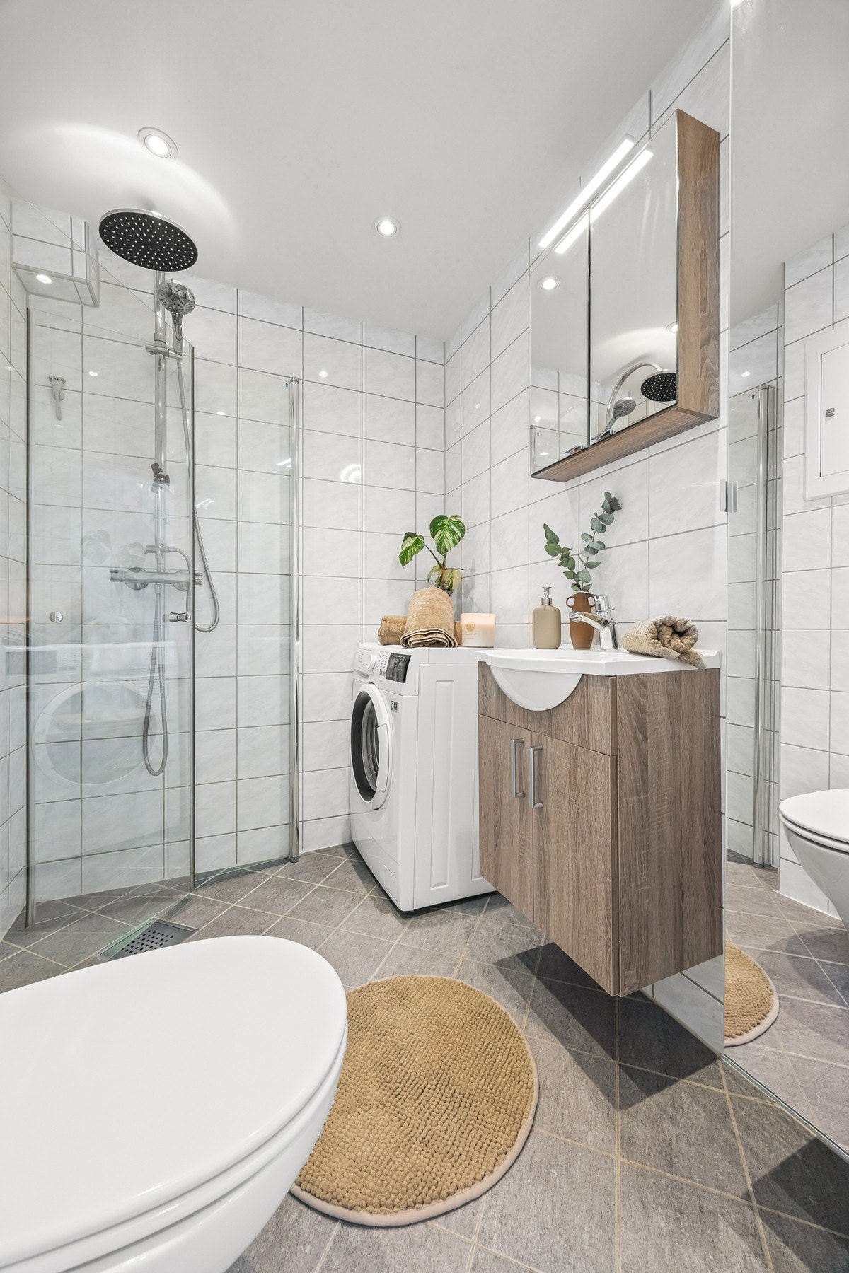 Moderne bad, totalt modernisert i regi av borettslaget i 2016. Galleribilde