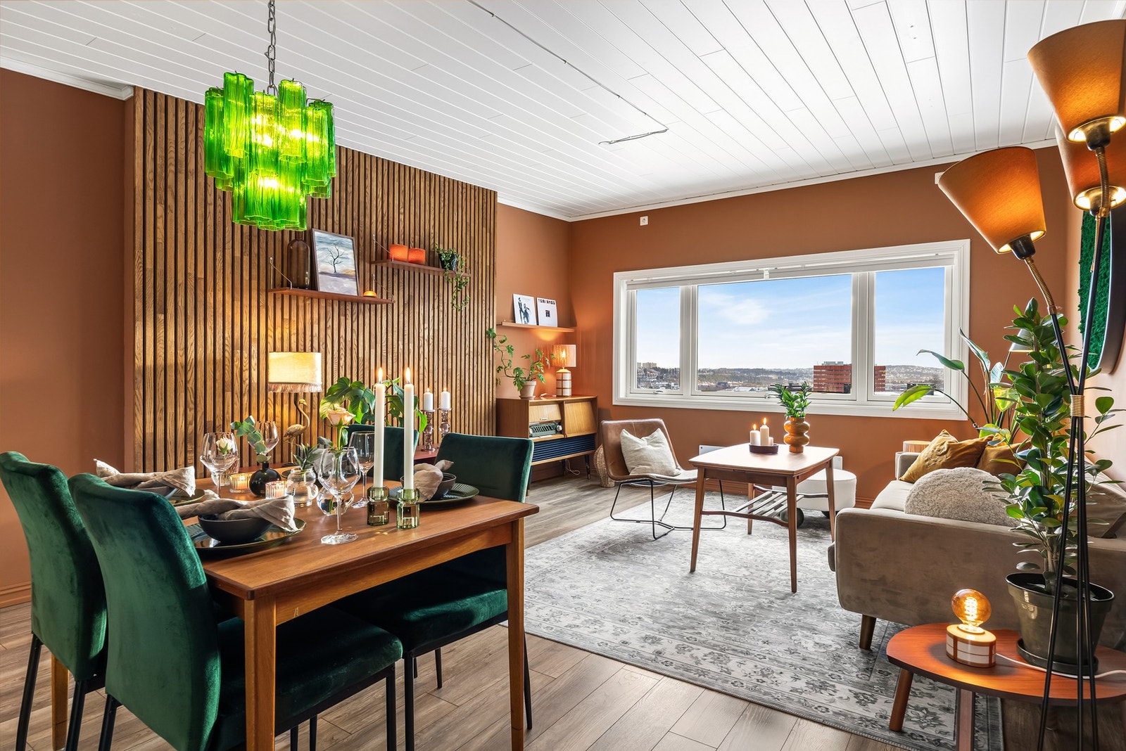 Boligen er vesentlig modernisert de senere år og fremstår som svært moderne med en innflytningsklar standard. Galleribilde