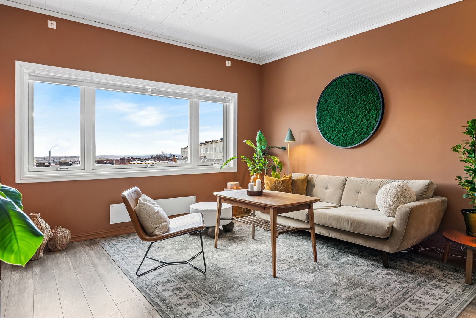 God plass til sofa- og medieløsninger i stuen. Galleribilde