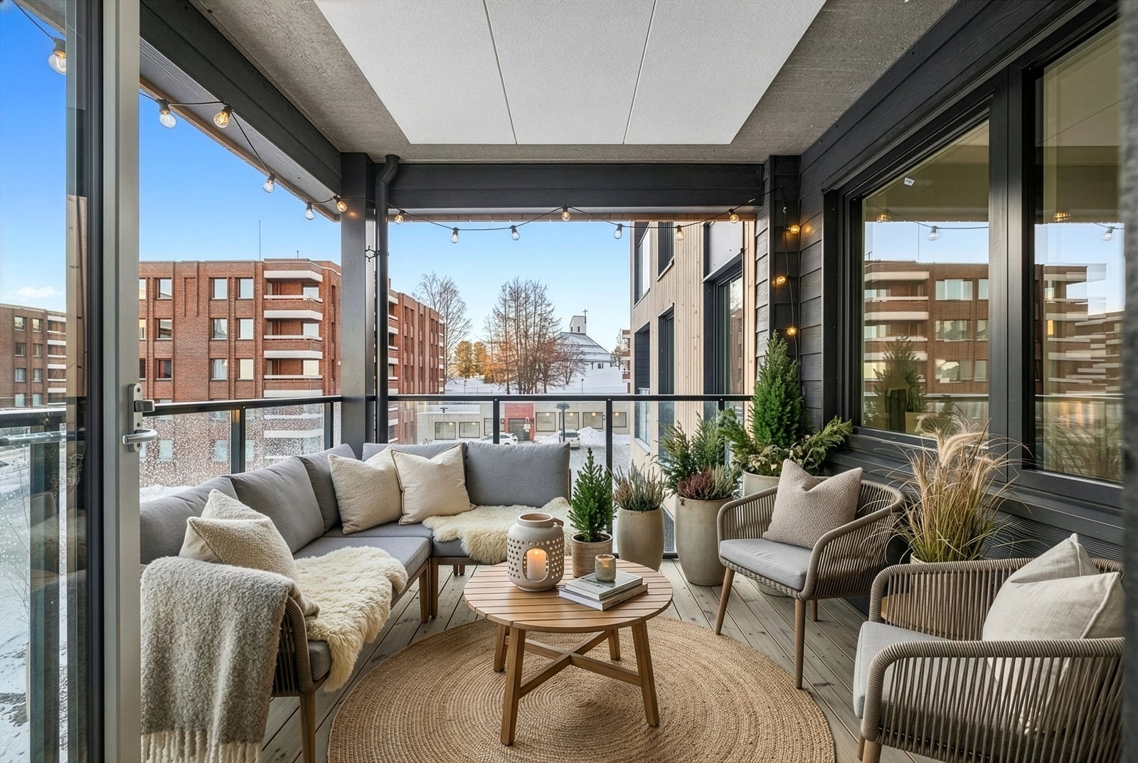 Romslig balkong på hele 8,9kvm. Galleribilde