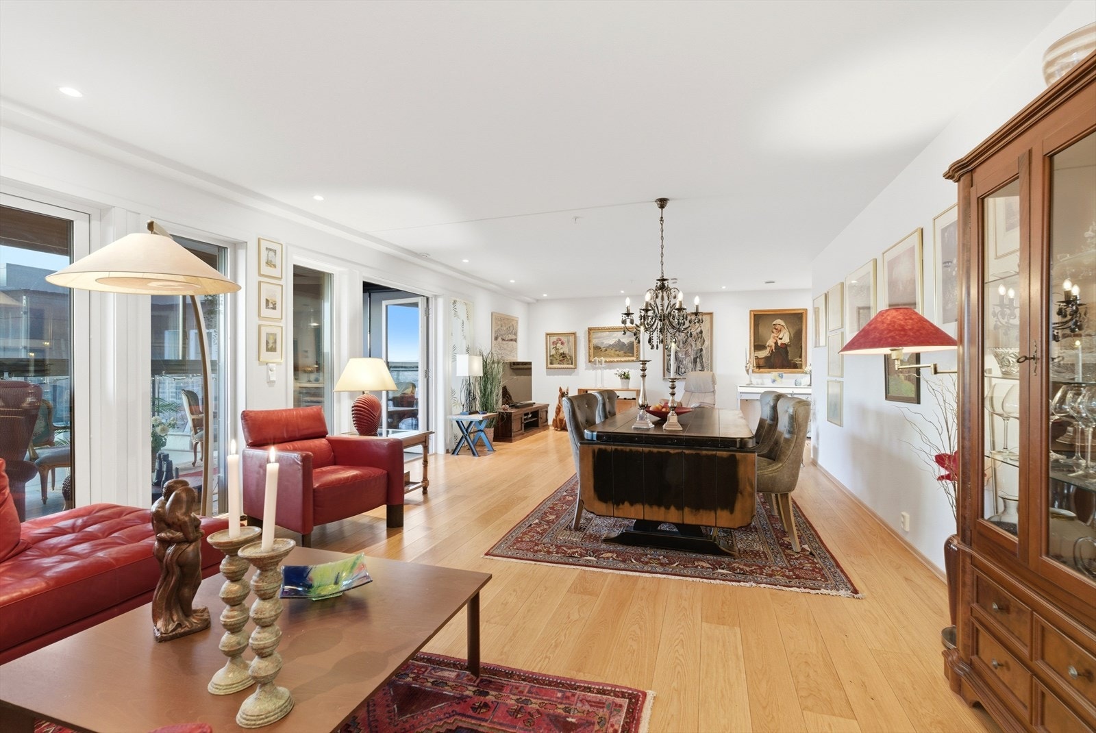 Leiligheten har tv/internett inkludert i felleskostnadene. Galleribilde