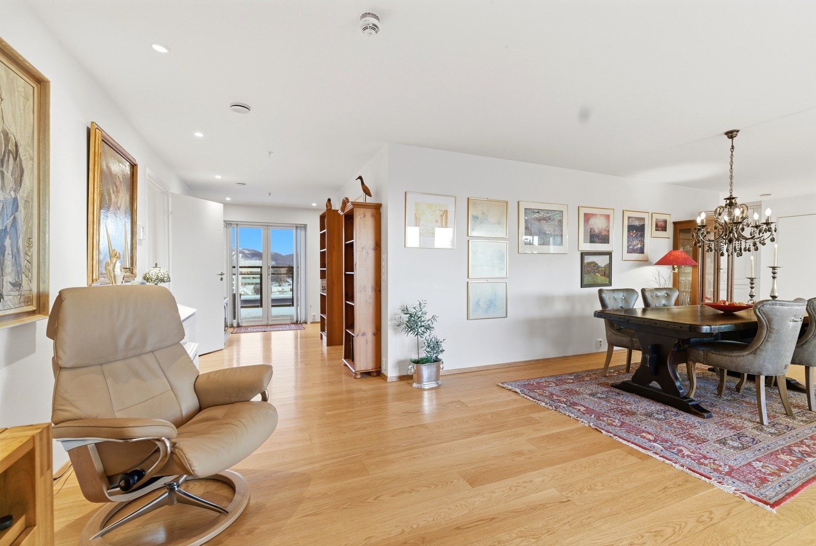 Leiligheten er utstyrt med balansert ventilasjon, noe som sørger for et godt inneklima året rundt. Galleribilde