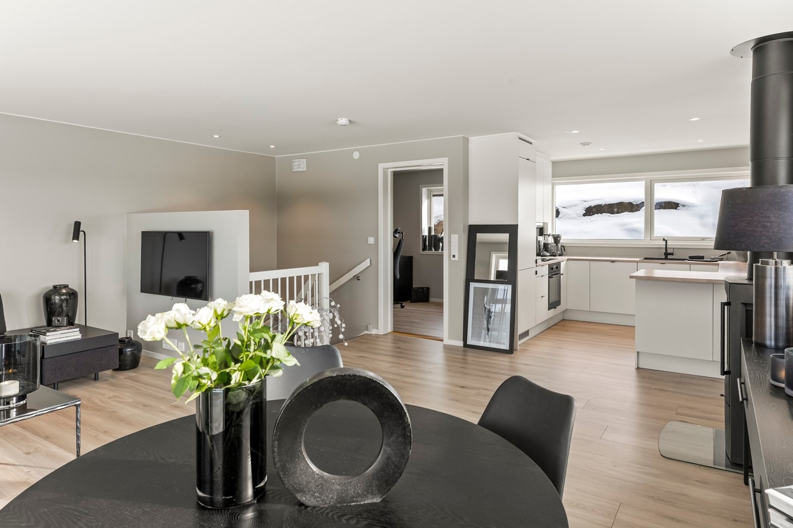 Opus enstavs laminat med varmekabler (folie) i stue og kjøkken Galleribilde