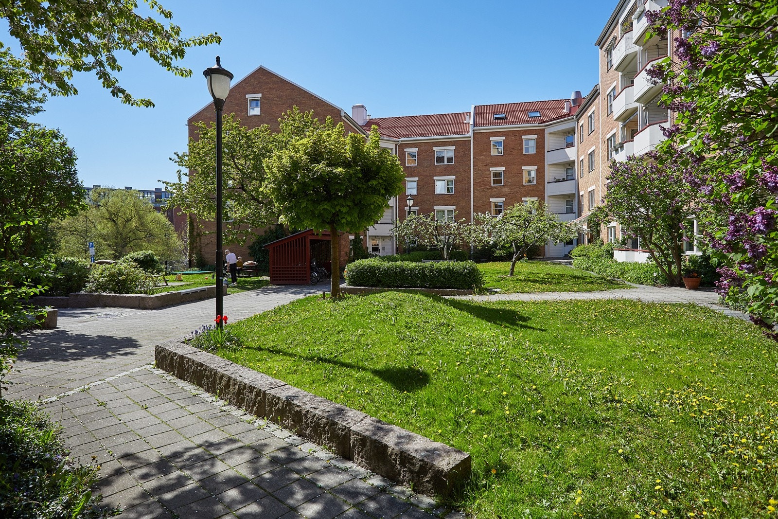 Hyggelig og veldrevet borettslag med 55 leiligheter. I forkant av bygården renner idylliske Akerselva forbi, en fantastisk turmulighet med spise- og drikkeplasser langs elva. Galleribilde