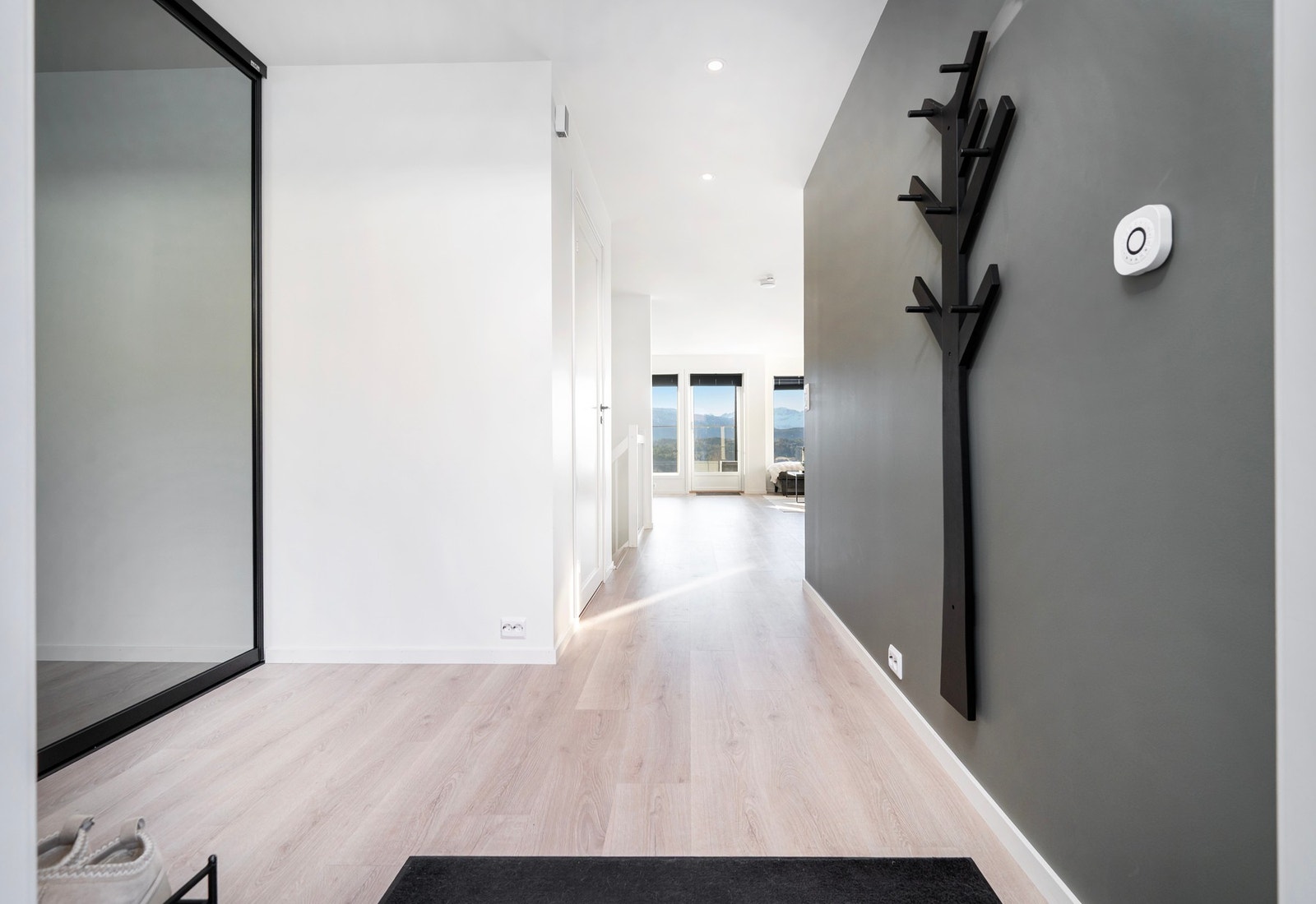 Romslig gang. Galleribilde