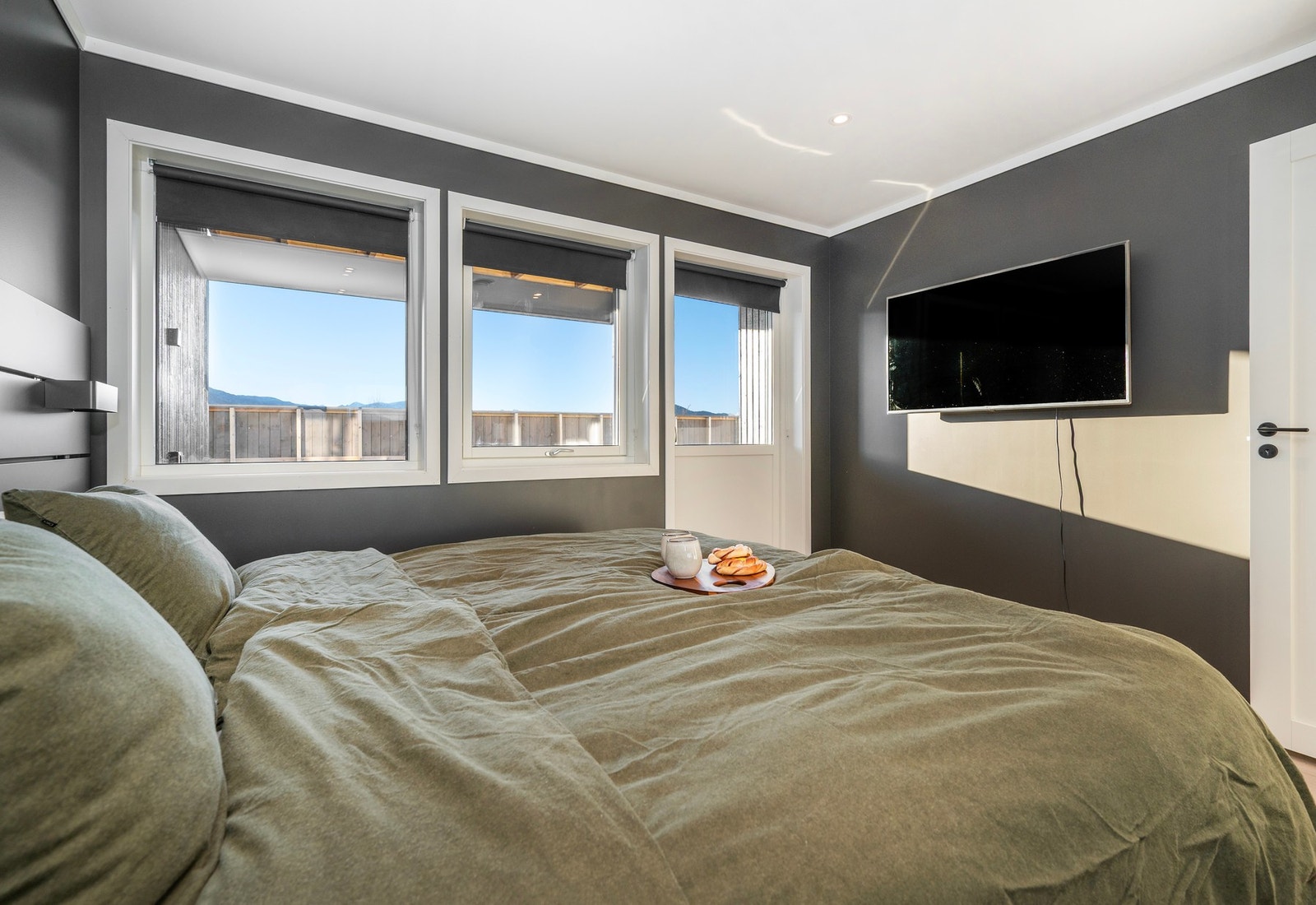 Adkomst ut til "hagen" fra hovedsoverom. Galleribilde