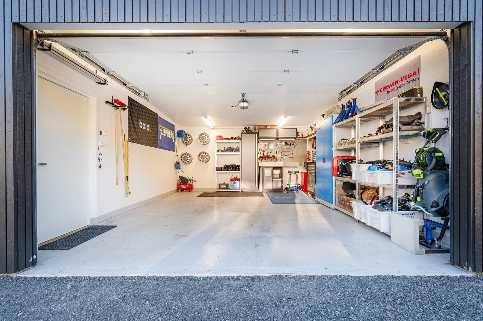 Det er installert elbillader. Galleribilde