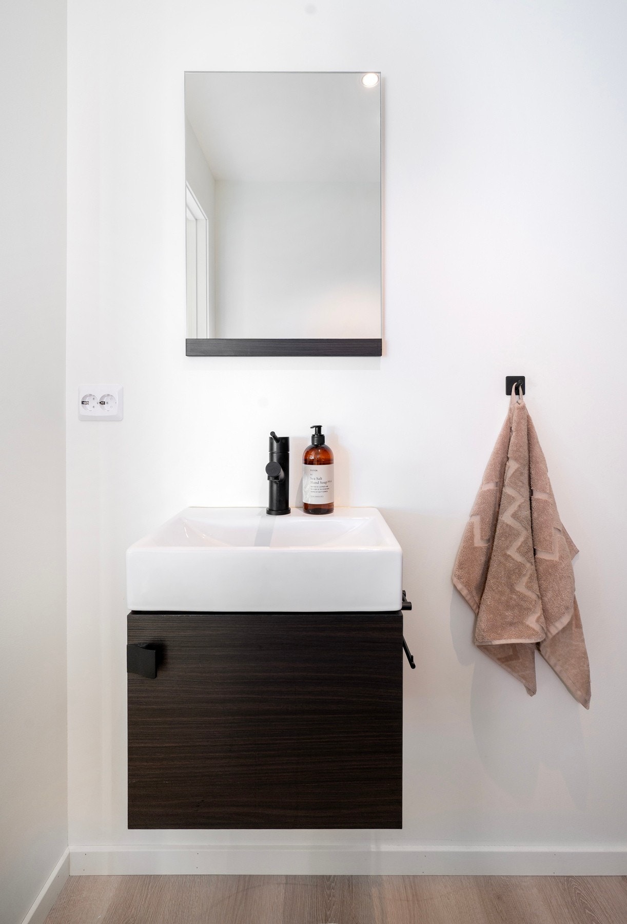 Toalettrom i hovedetasjen er praktisk når du har gjester på besøk. Galleribilde