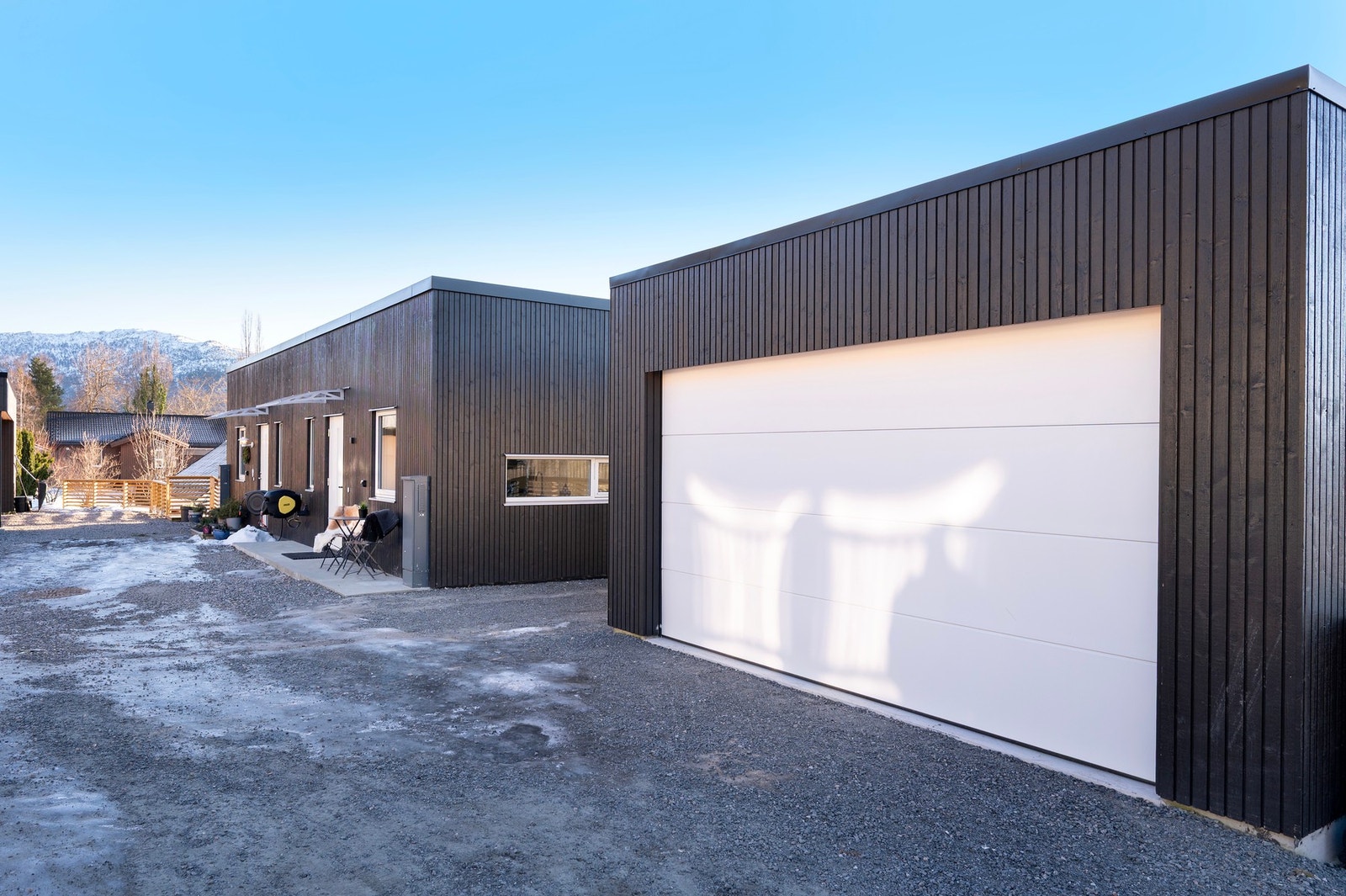 Garasje med god plass. Galleribilde