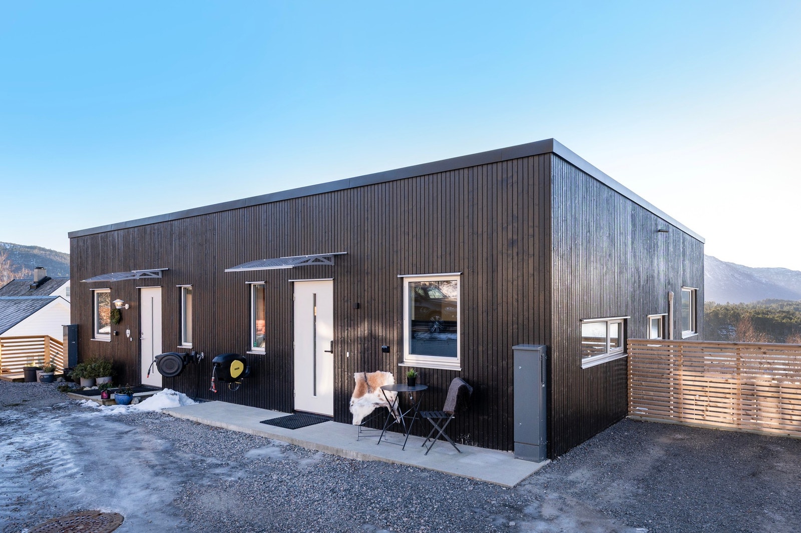 Moderne og innbydende halvpart av tomannsbolig oppført i 2023. Galleribilde