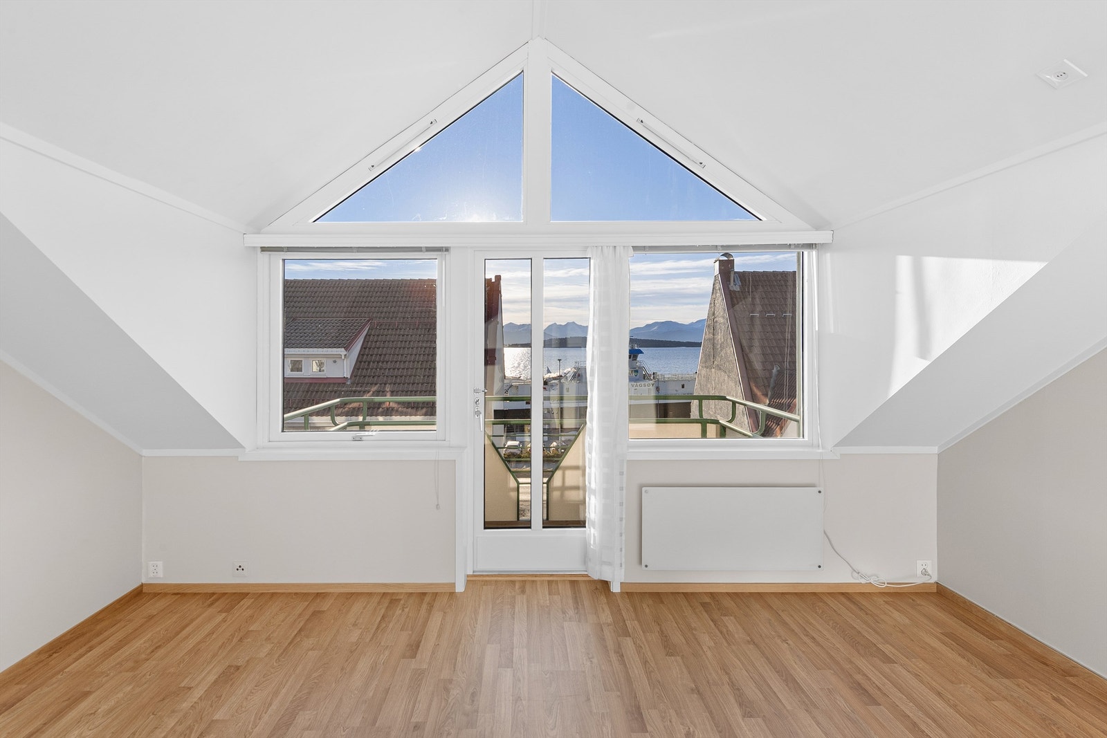 Fra stue er det utgang til veranda på ca 4 m² Galleribilde