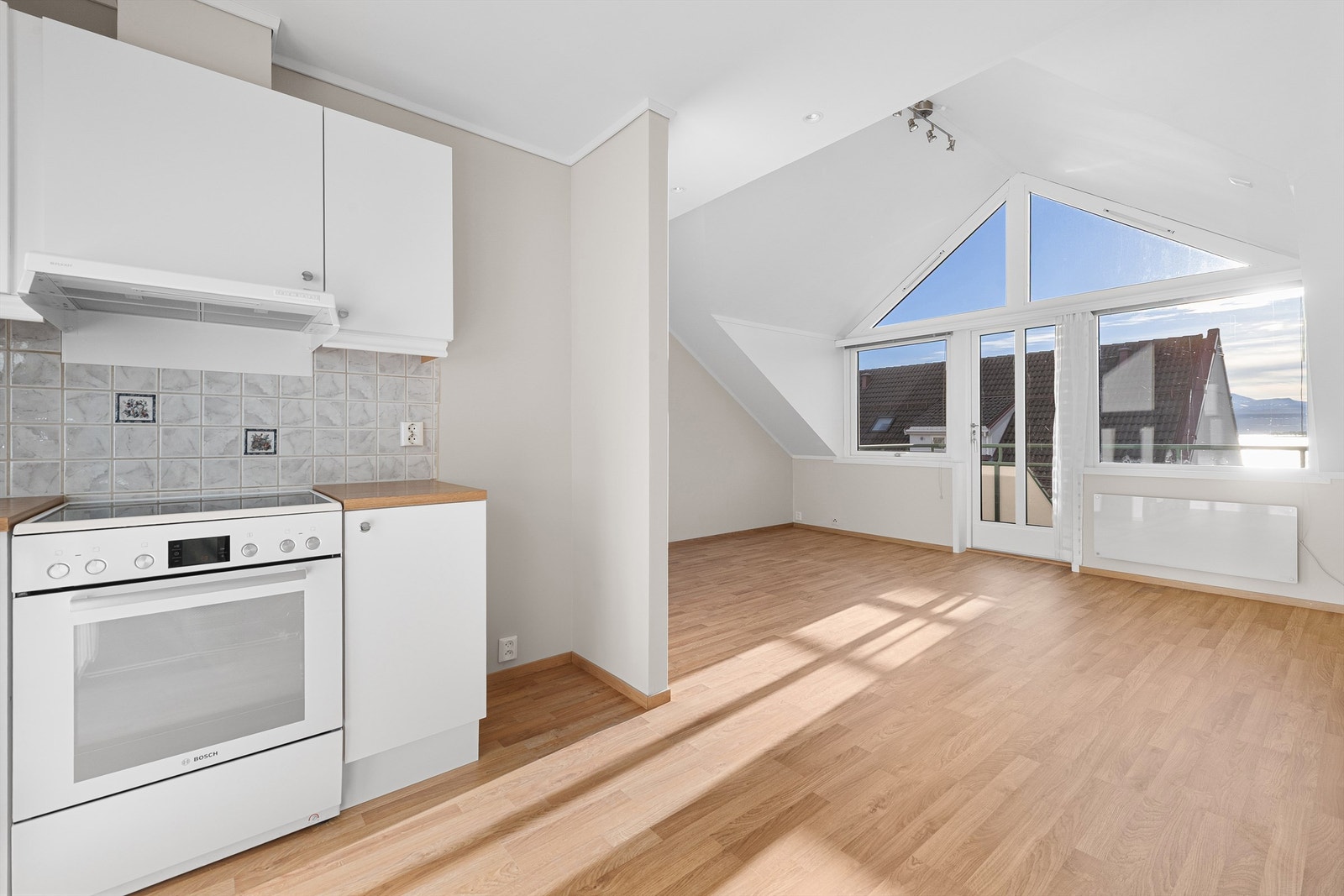 Stue og kjøkken er i åpen løsning Galleribilde