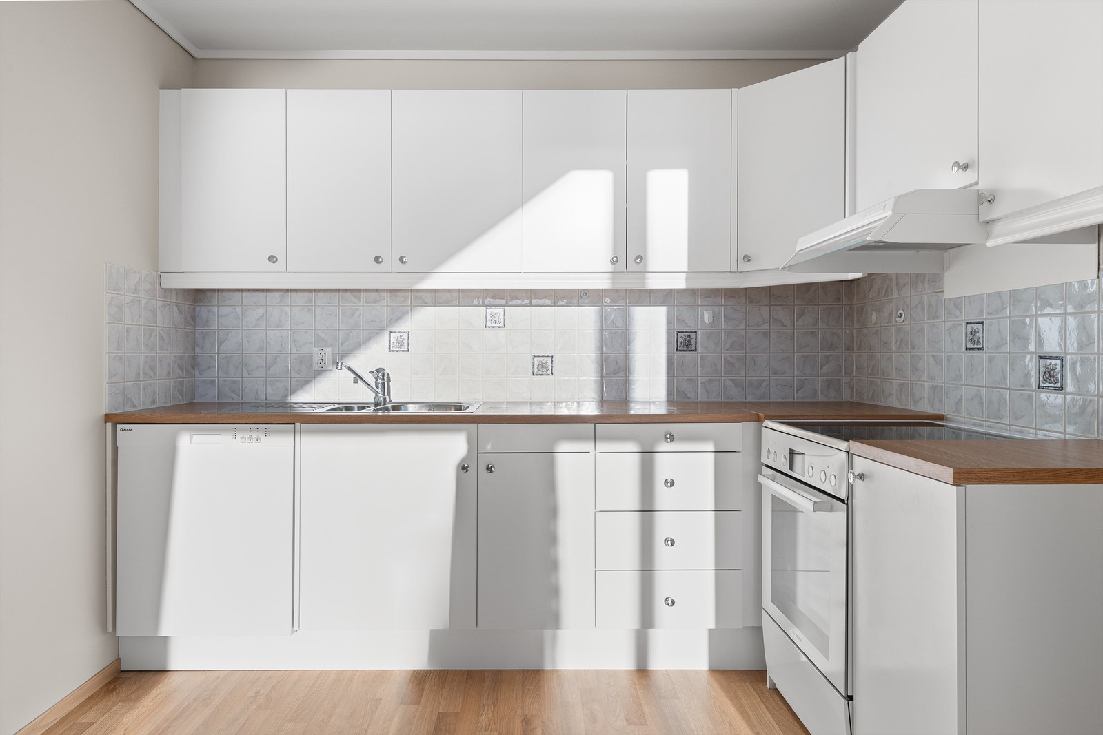 Kjøkkeninnredningen er fra byggeår Galleribilde