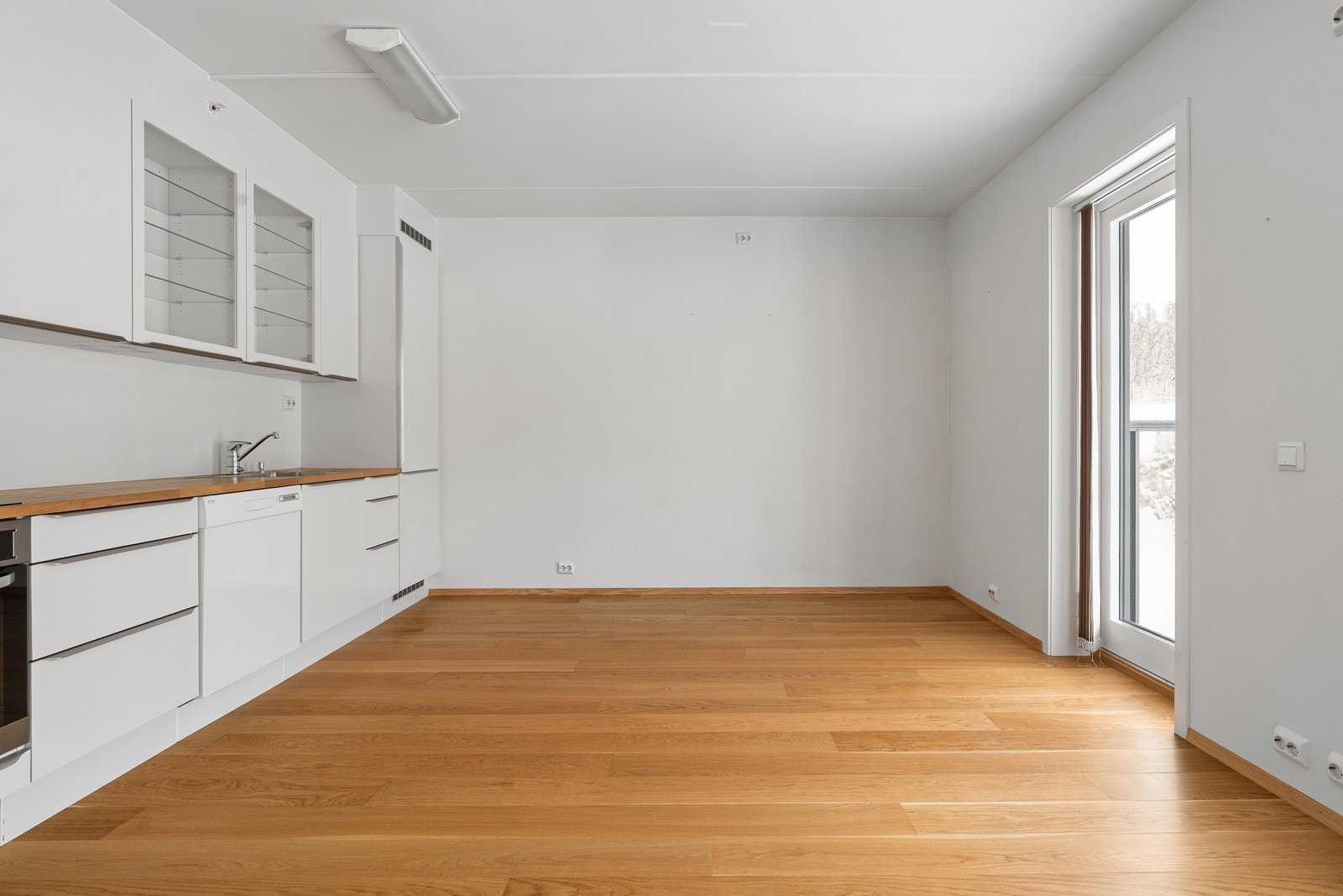 Leiligheten har utgang til stor balkong.