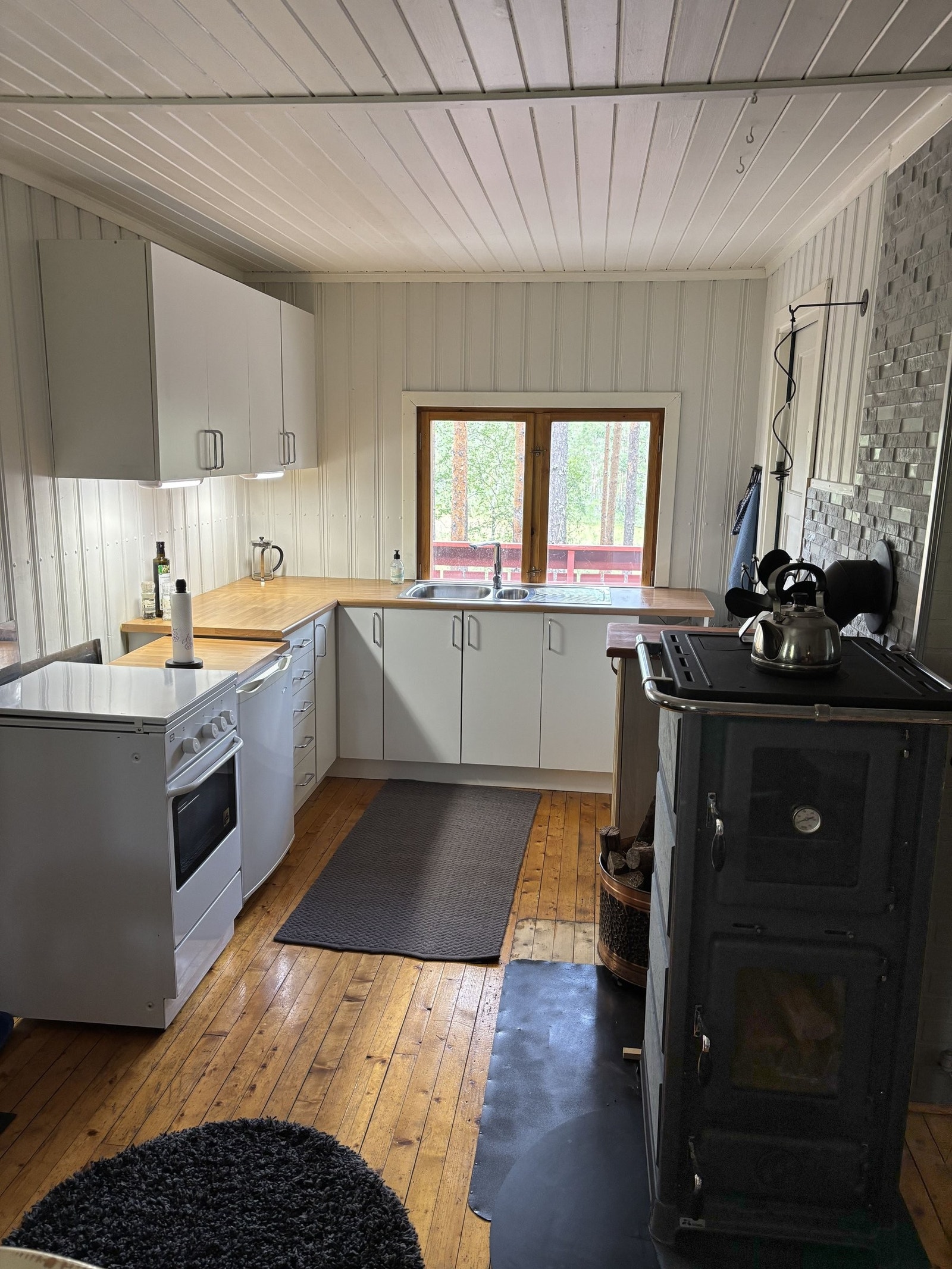 Kjøkken. Ny peis/bakerovn fra 2022. Galleribilde