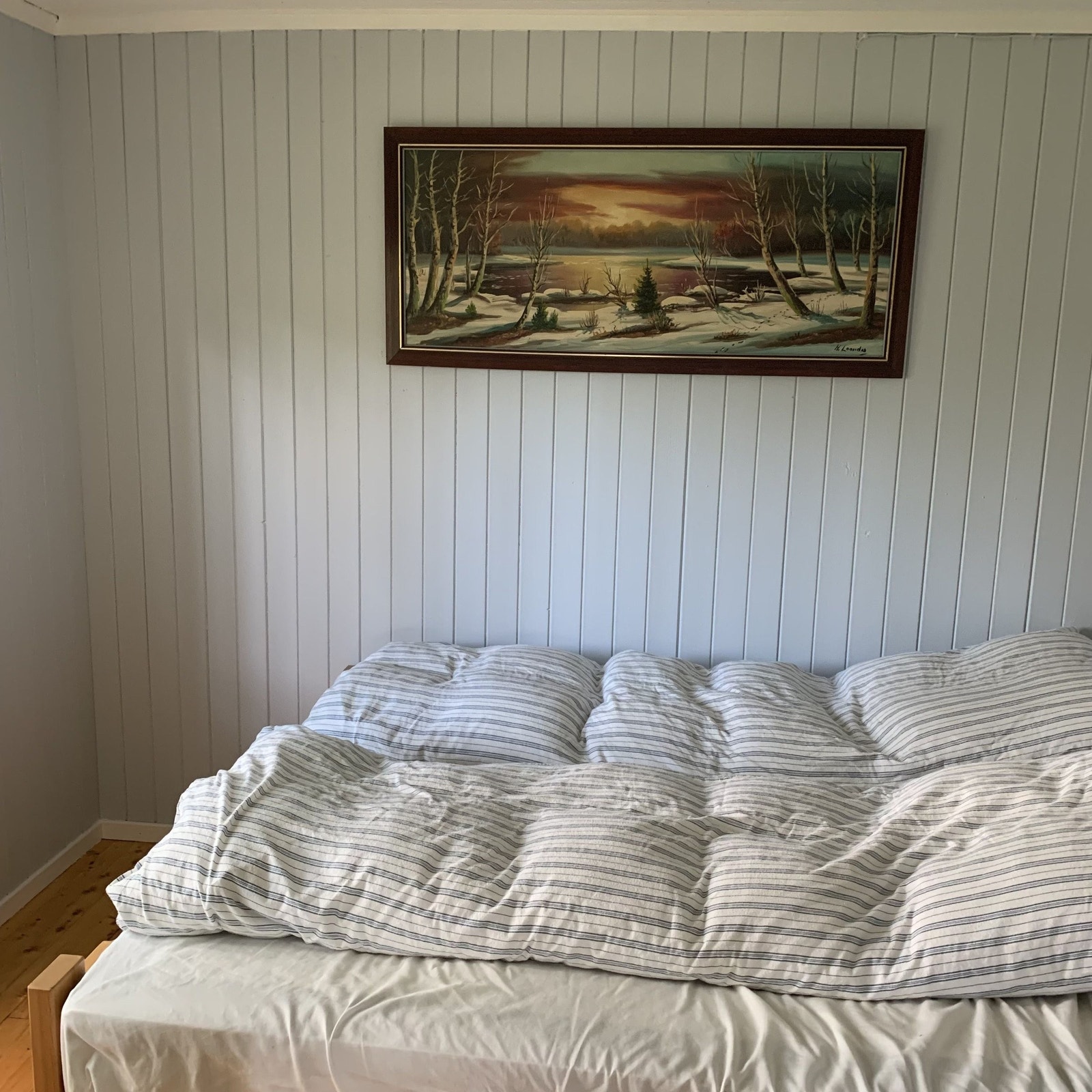 Stort soverom med dobbeltseng Galleribilde