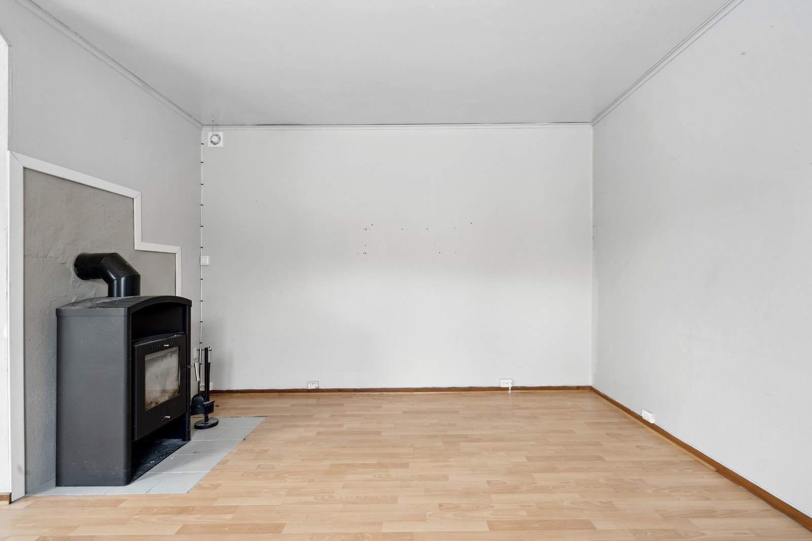 Pipen ble innvendig renovert i 2021, og vedovn er fra samme år. Galleribilde