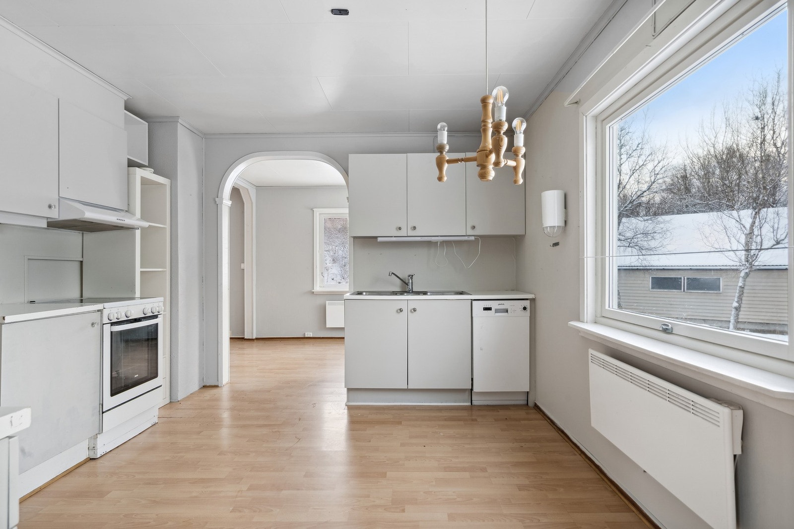 Kjøkkenet har en grei størrelse, og her har man gode muligheter til å sette sitt eget preg på rommet. Galleribilde