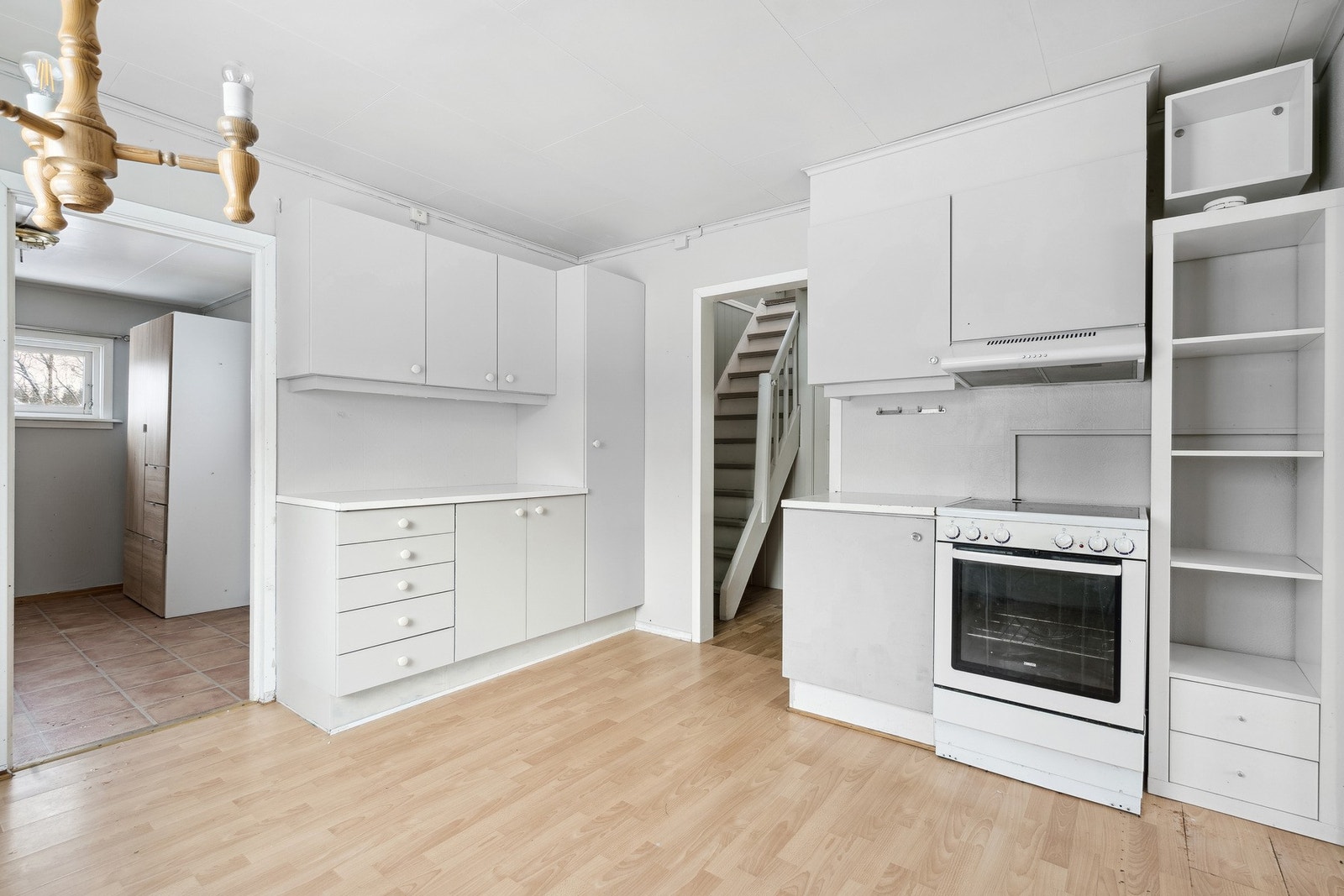 Kjøkken er av eldre dato, men funksjonabelt. Galleribilde