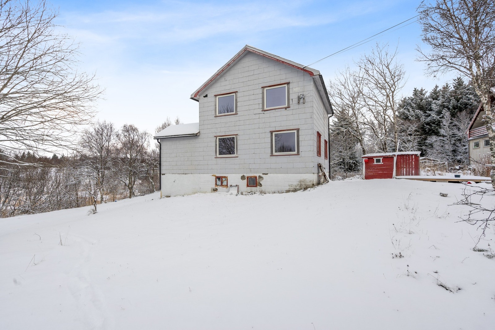 Vinduer er av forskjellig art, noen er skiftet i 2012. Galleribilde