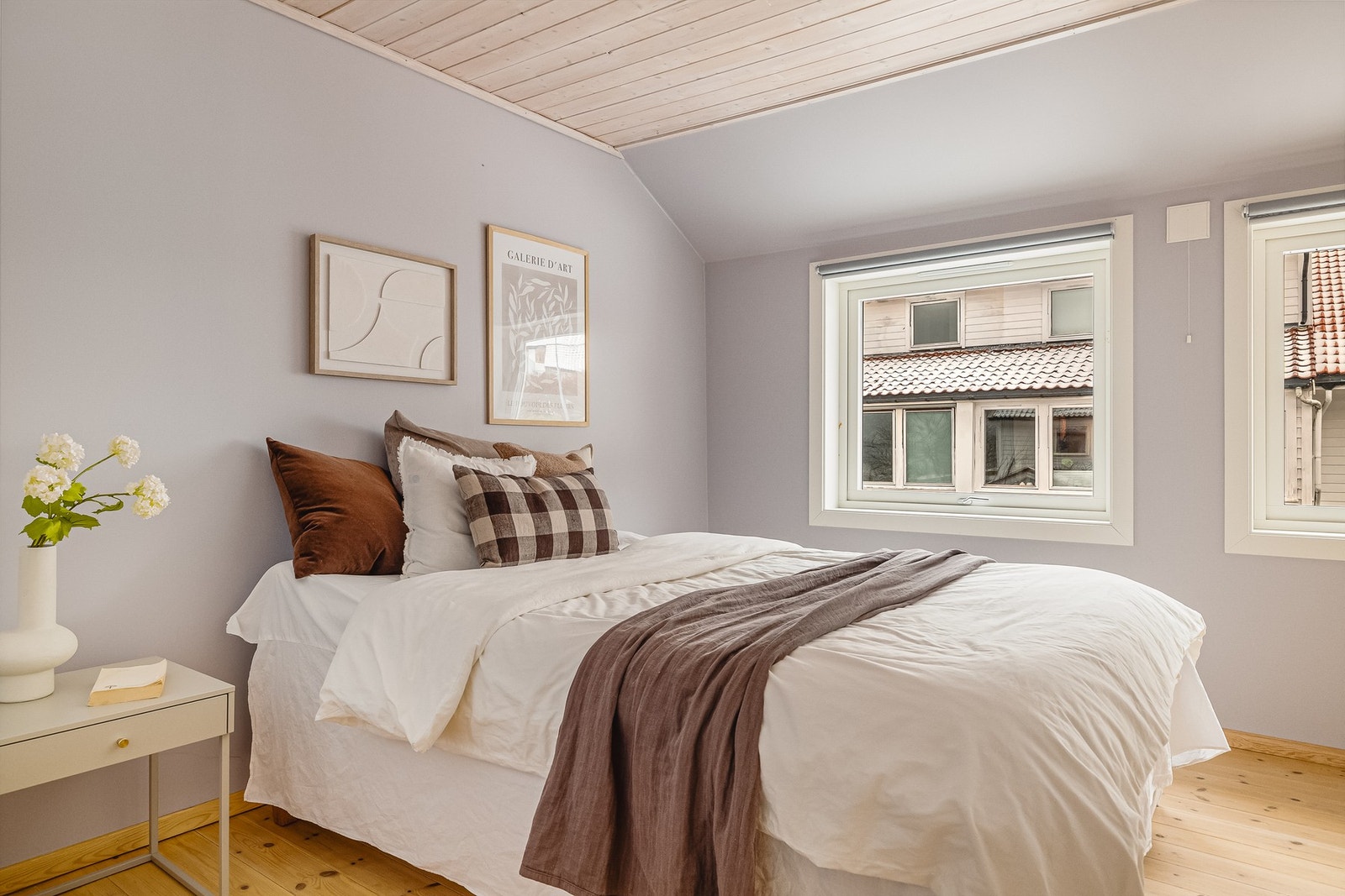 Hovedsoverommet har god plass til seng av ønsket størrelse og annet passende møblement Galleribilde