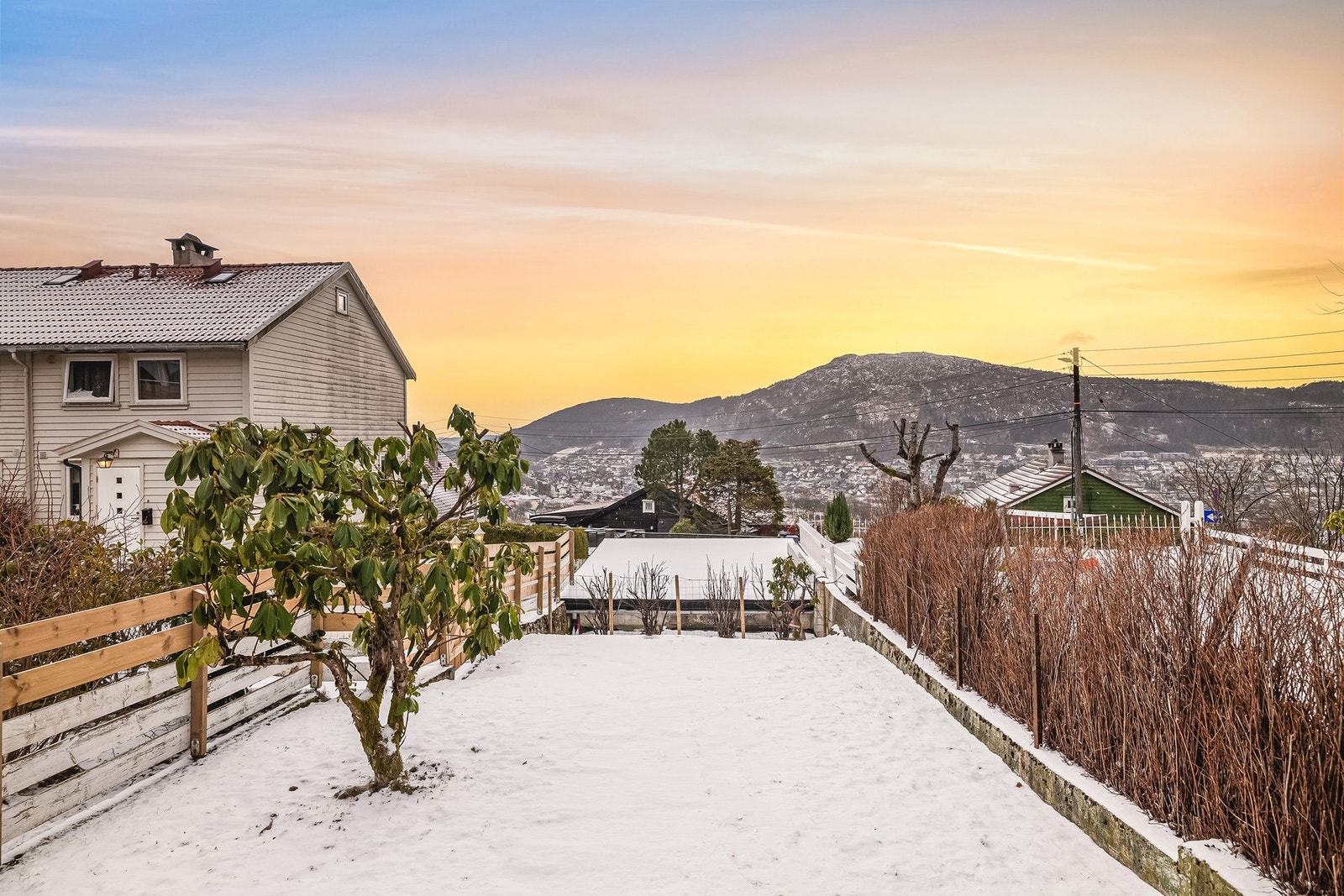 Uteområdet kan enkelt innredes i ulike soner for å skape en lun og funksjonell uteplass Galleribilde