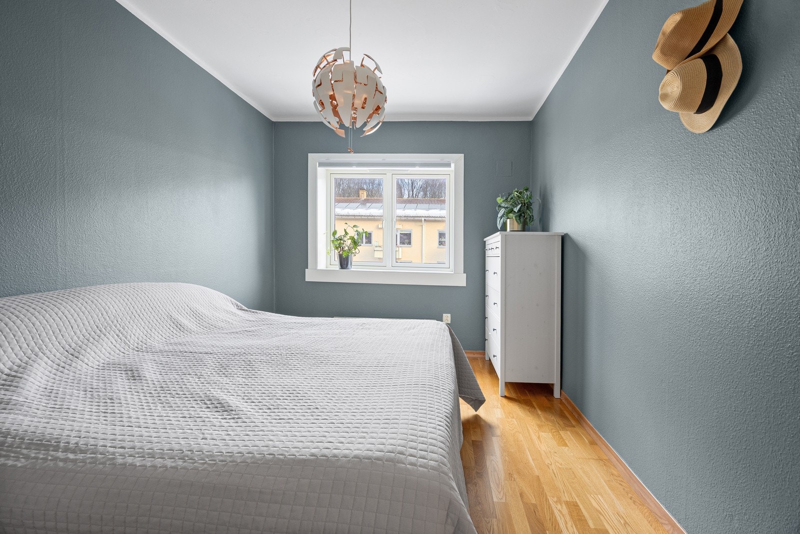 Leiligheten har 2 gode soverom der begge vender mot rolige omgivelser. Galleribilde