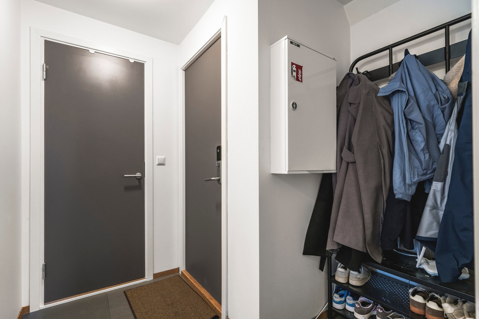 Entré/gang med plass til oppheng av yttertøy Galleribilde