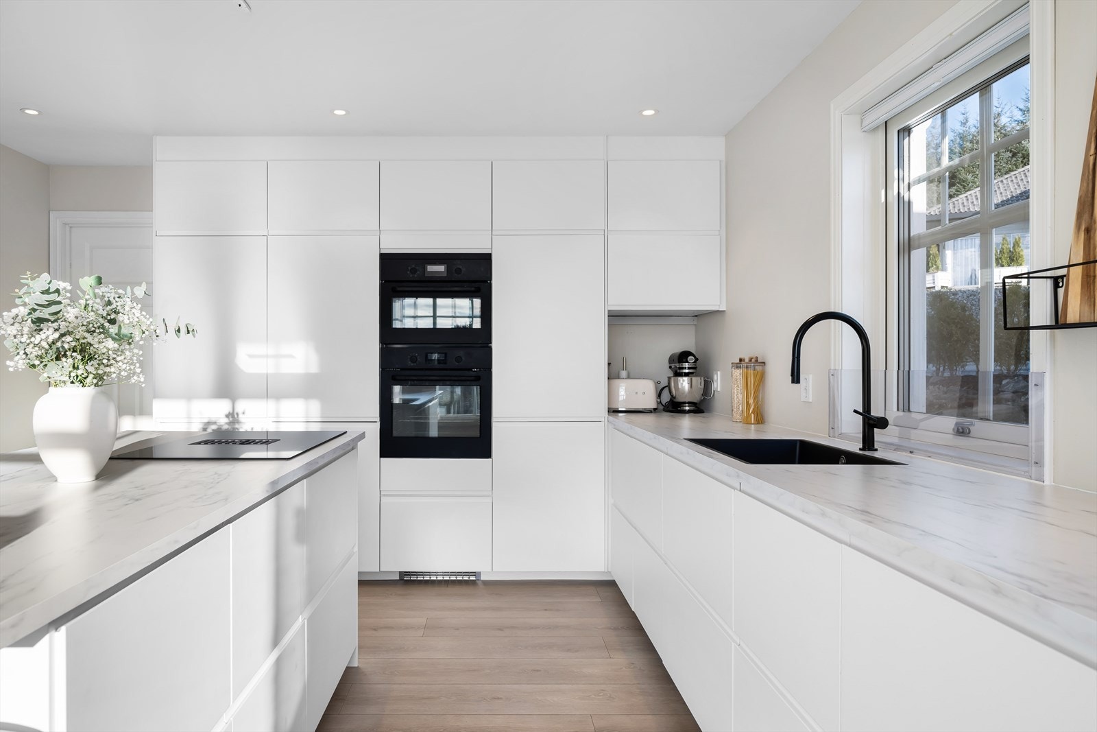 Et stilrent og moderne kjøkken. Galleribilde