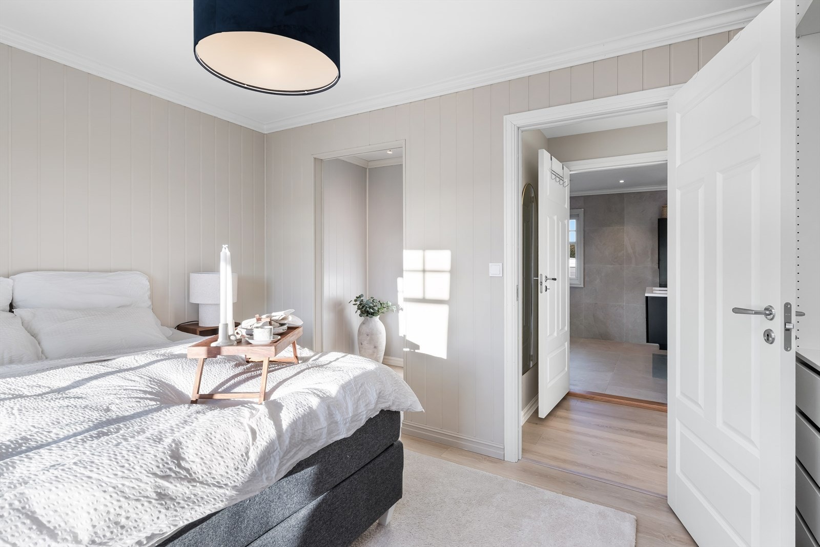 Her er det også tilgang til eget garderoberom. Galleribilde