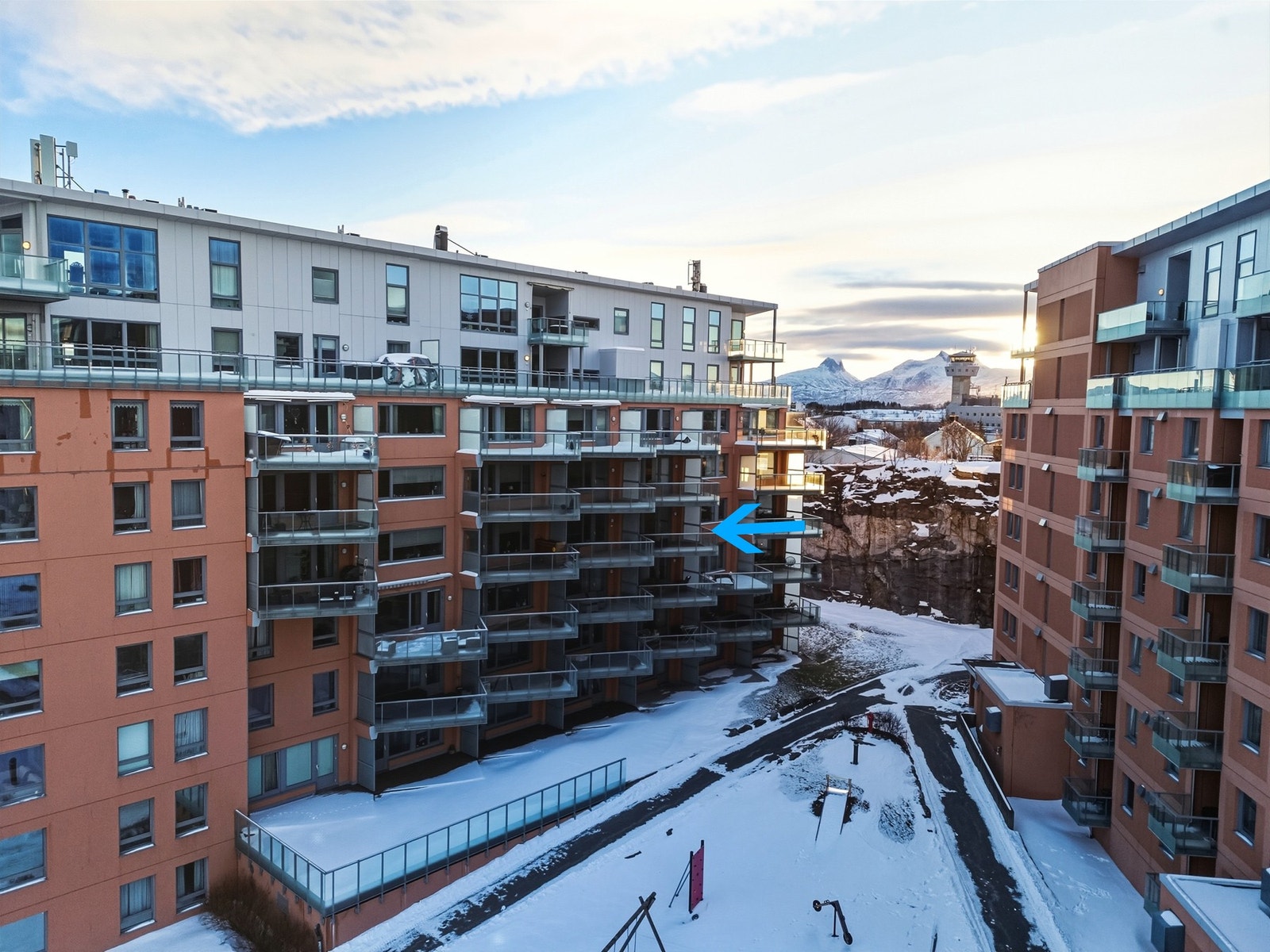 Leiligheten ligger i byggets 5. etasje. Galleribilde