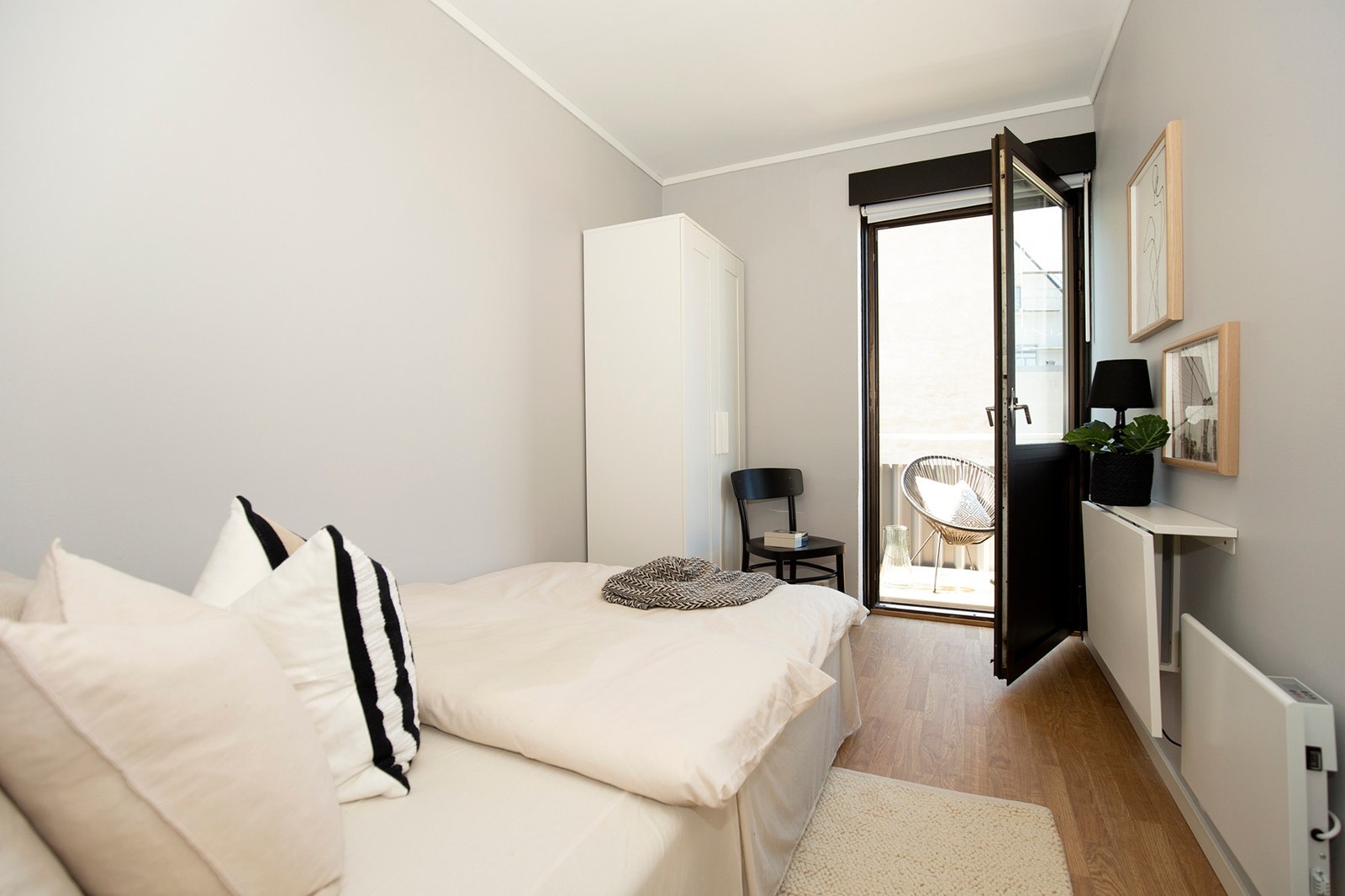 Sov 3, med utgang til balkong Galleribilde