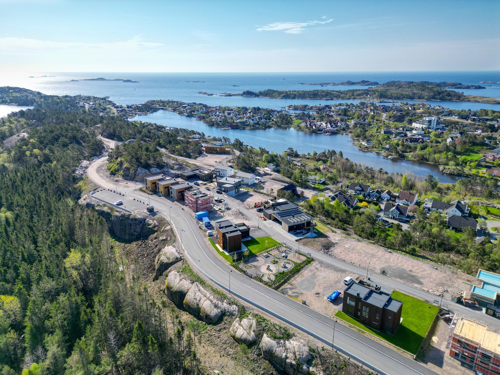 Byggeaktiviteten er i full gang og flere familiene har flyttet inn i sine nye hjem. Galleribilde