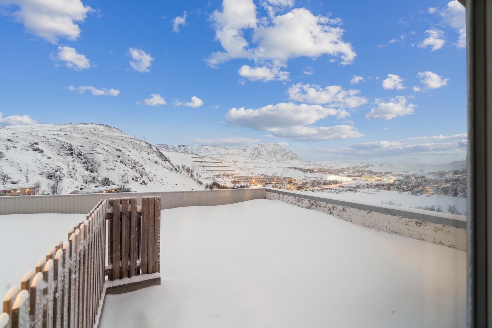 Fra stuen har du en luftig utsikt. Galleribilde