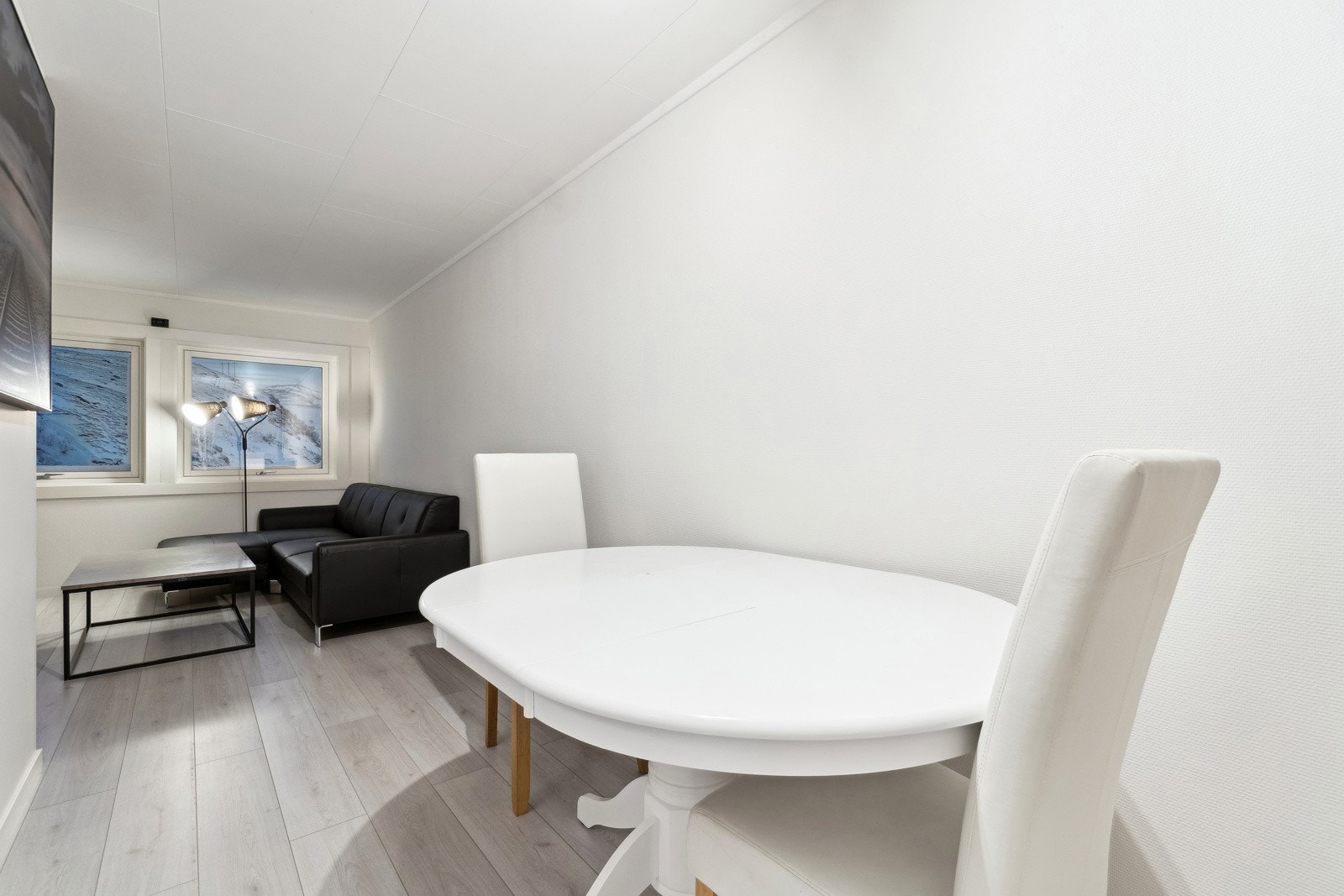 Leiligheten er møblert etter ferdigstillelse, og alt av møbler og inventar medfølger handelen, så her kan du flytte rett inn! Galleribilde