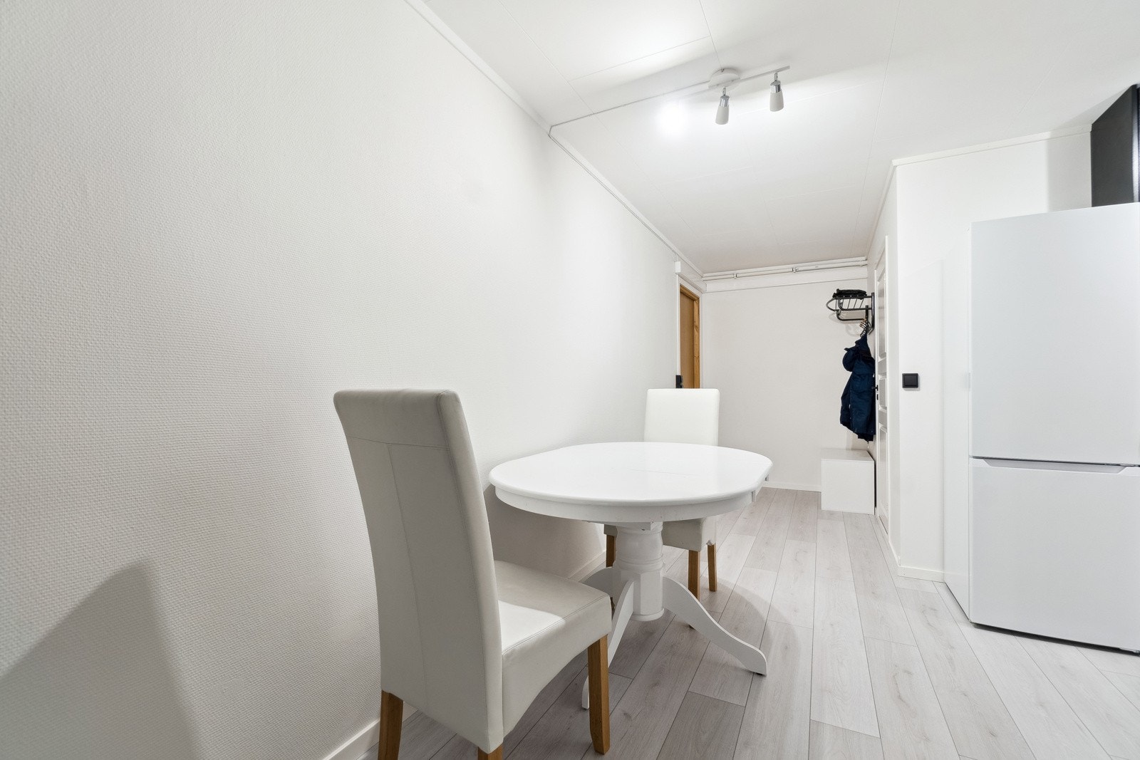 Leilighetens planløsning og utforming gjør den enkel å møblere, og oppleves godt utnyttet med sine 36 kvm. Galleribilde