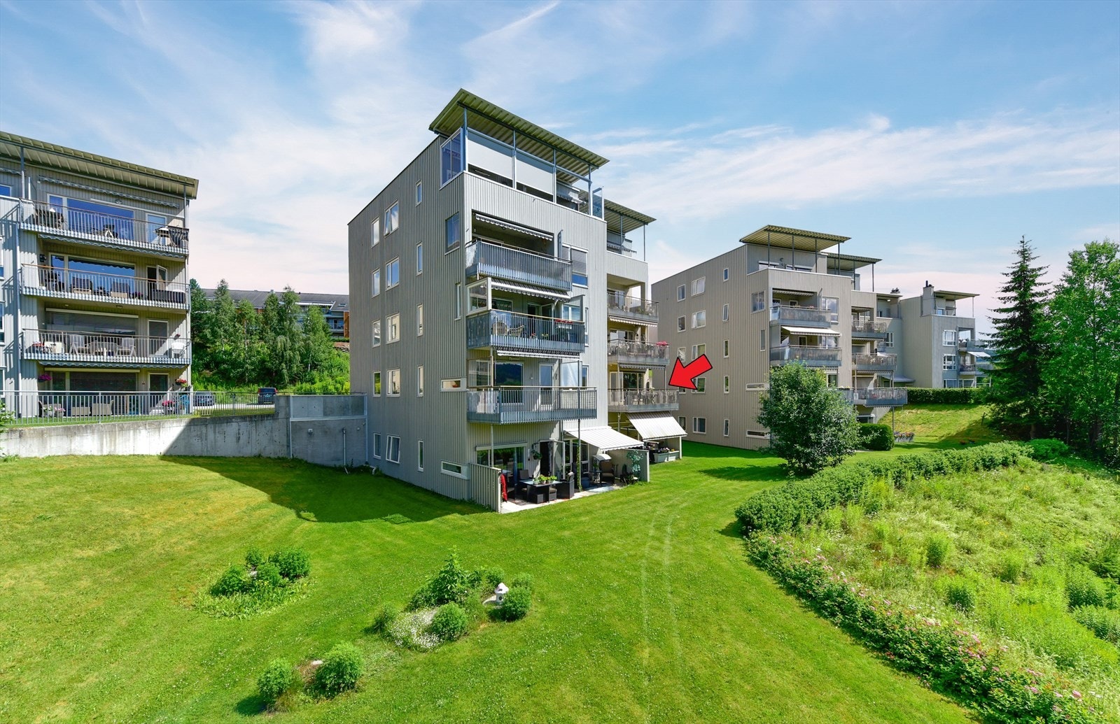 Leiligheten ligger i et hyggelig veletablert borettslag, rett øst for Gran sentrum. Galleribilde