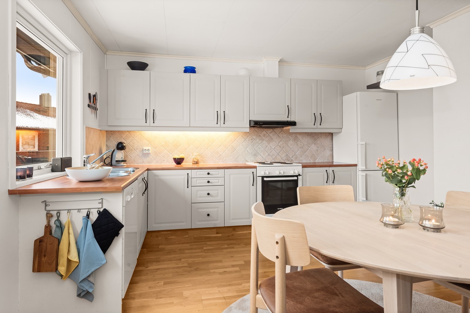 Godt med benkeplass og lagringsplass Galleribilde