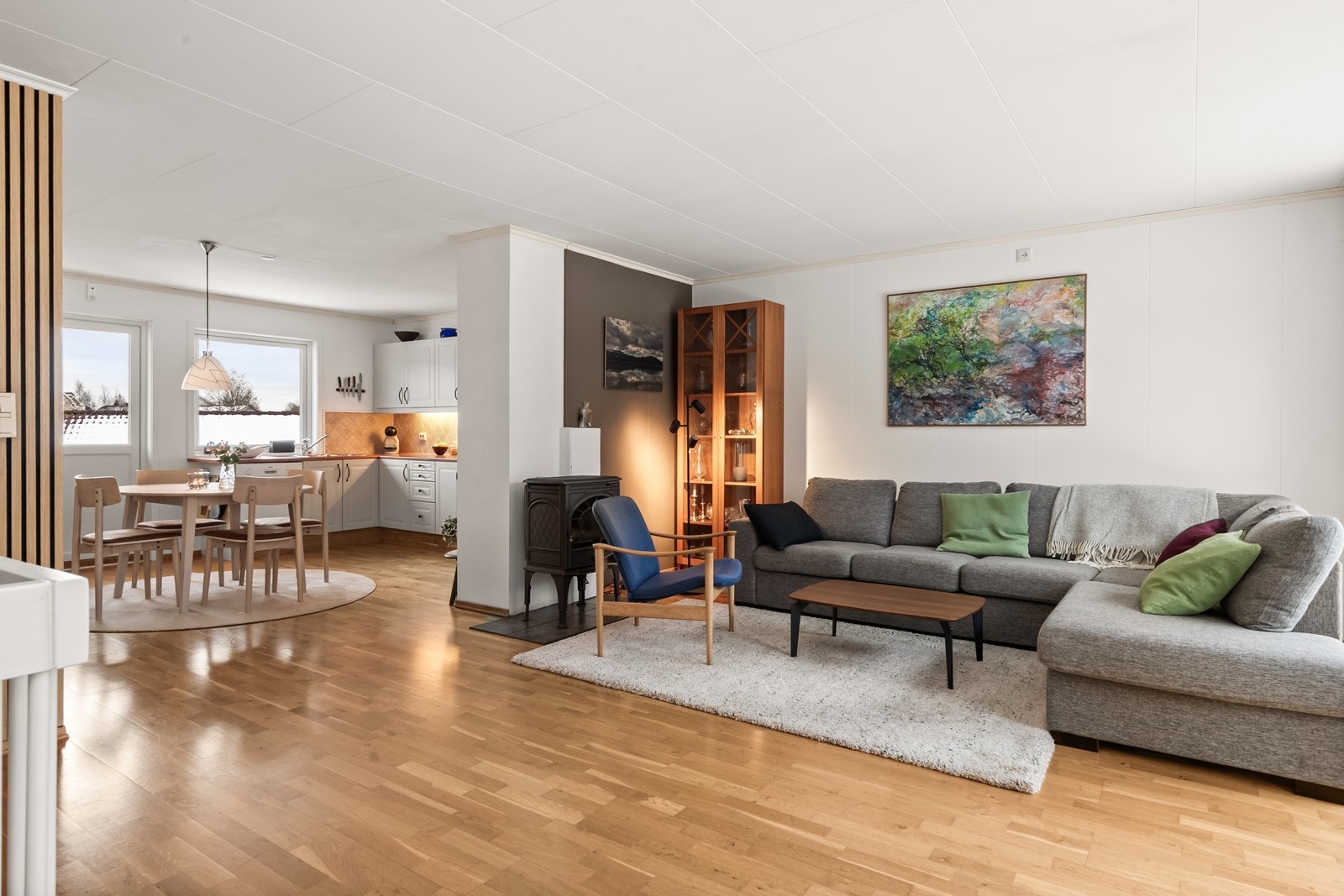 Stue/kjøkken i 2.etasje Galleribilde