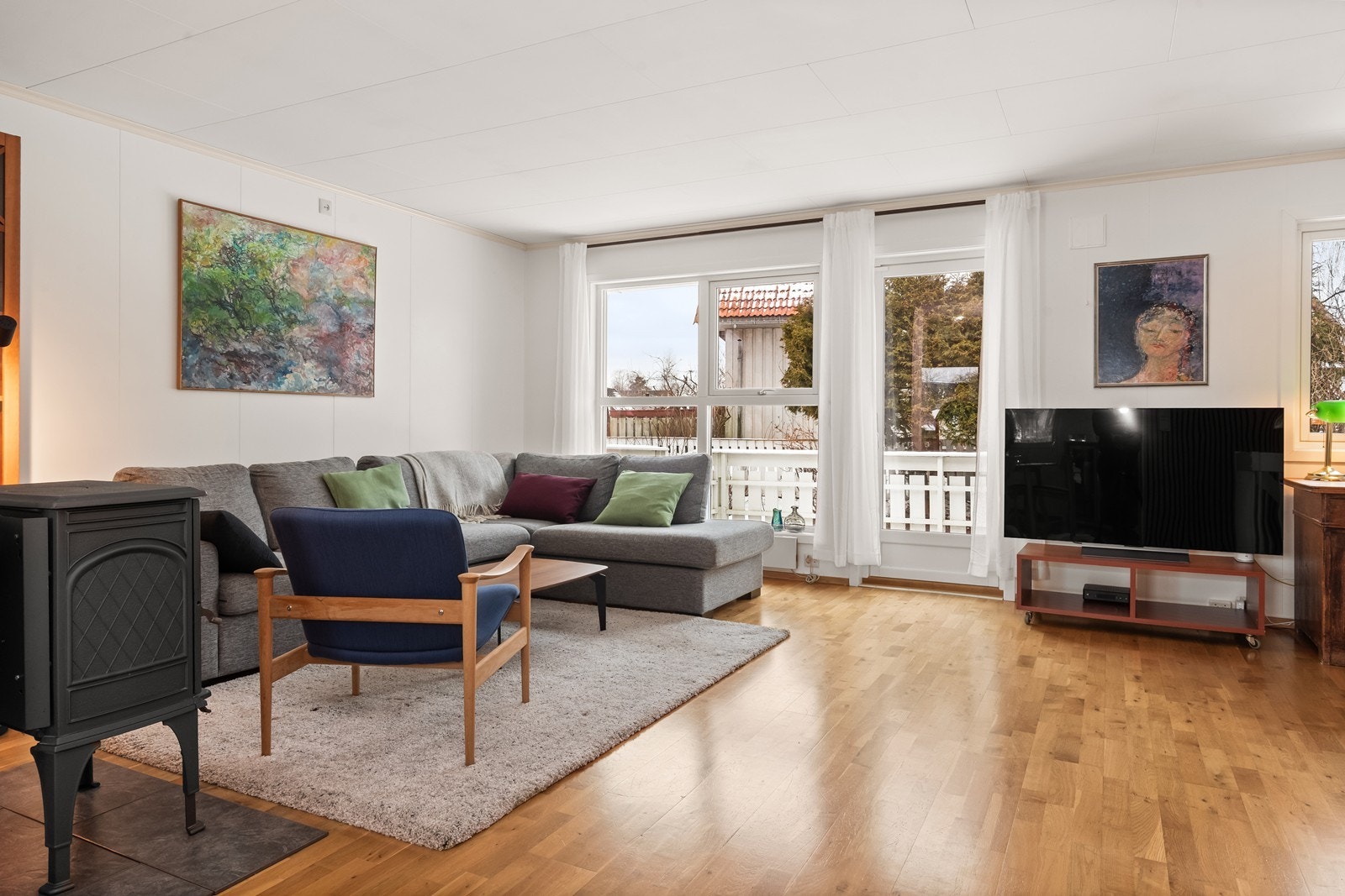 Lys og romslig stue Galleribilde