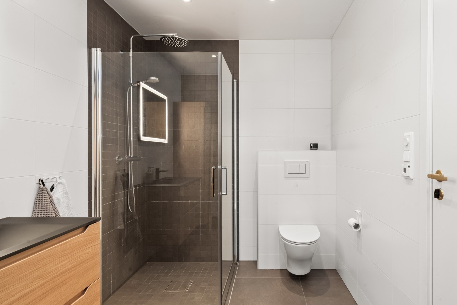 Flislagt bad fra 2021 Galleribilde