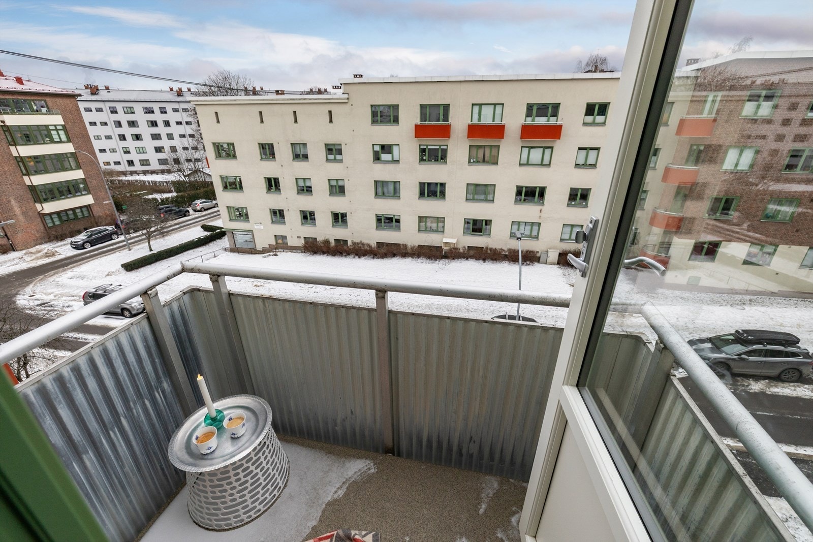 Balkongen har et gulvareal på omtrent 1,6 m², belagt med terrazzo. Galleribilde